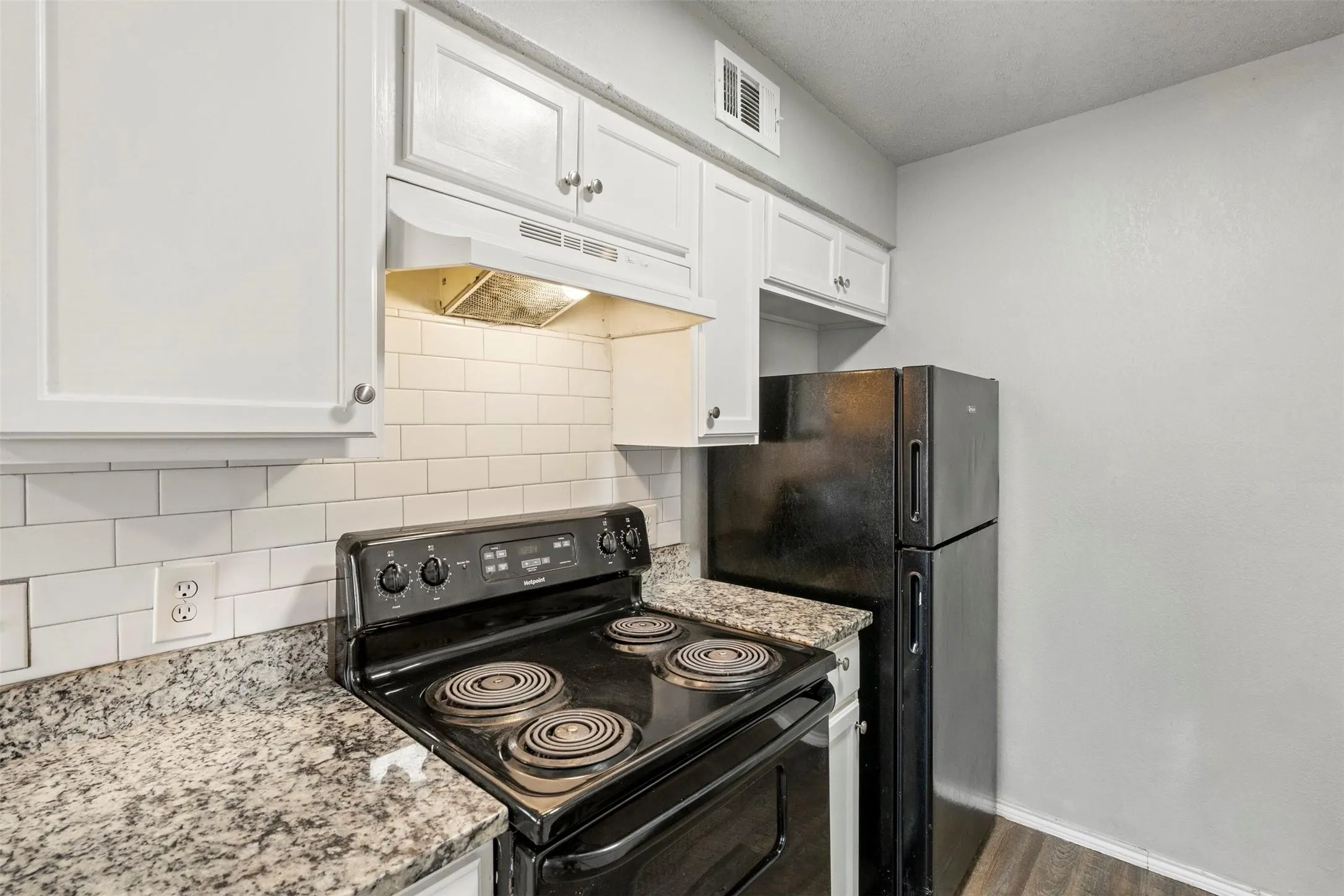 Quadruplex For Rent in Tarrant County , 143 Allencrest Drive A, White Settlement, Texas 76108, 3 Bedroom, 2 Bathroom, Garage spaces, 4,256 Sqft, built in 1985, mls#21294845, Real Estate Agent in White Settlement, Homes For Rent in Tarrant county, Homes For Rent in White Settlement, Realtor in White Settlement Texas, Real Estate Brokerage Independent Realty Texas, Luminita Cordes Realtor