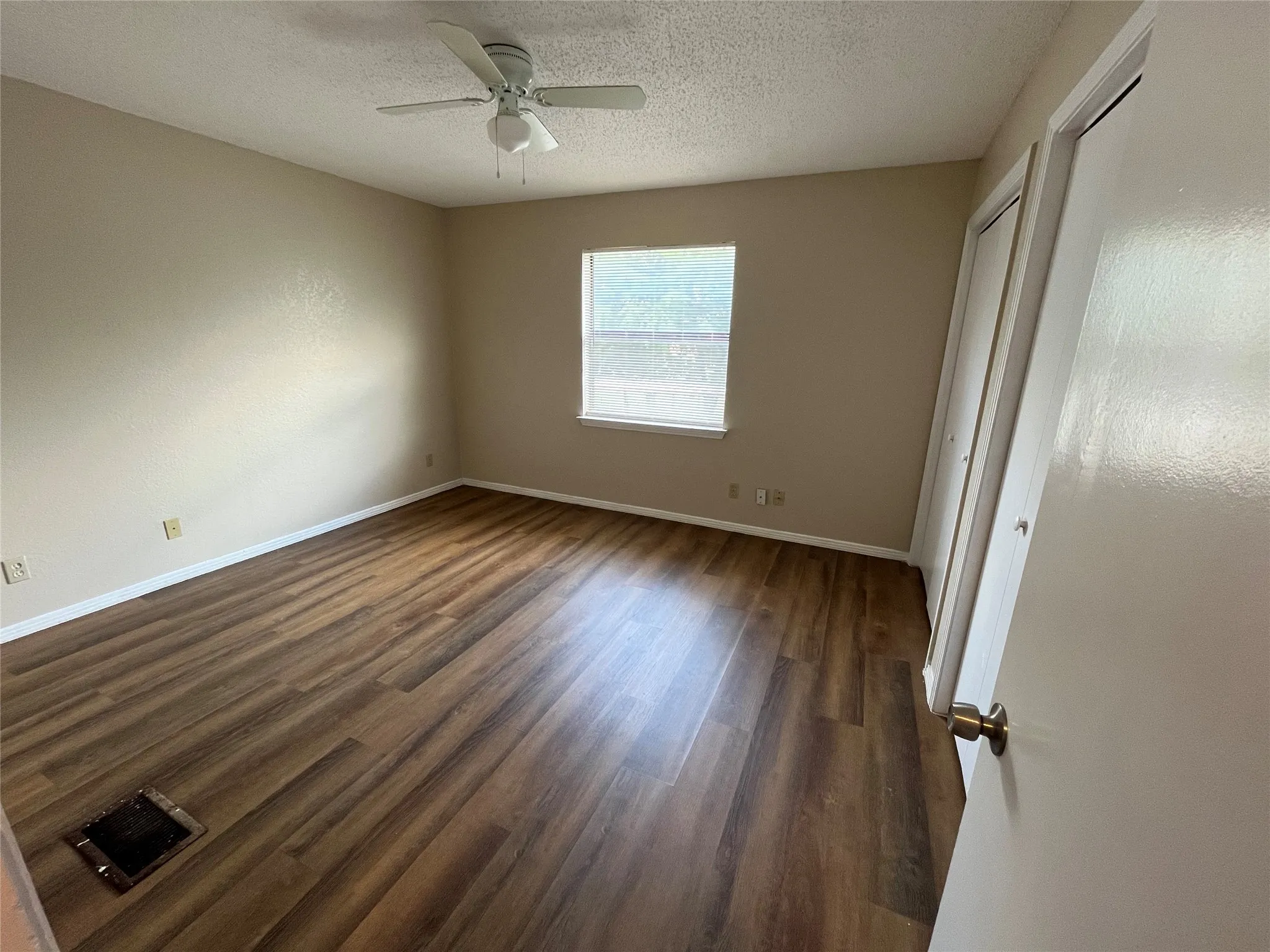 Quadruplex For Sale in Tarrant County , 5909 SHADYDELL Drive, Fort Worth, Texas 76135, 8 Bedroom, 8 Bathroom, Garage spaces, 0 Sqft, built in 1985, mls#21294849, Real Estate Agent in Fort Worth, Homes For Sale in Tarrant county, Homes For Sale in Fort Worth, Realtor in Fort Worth Texas, Real Estate Brokerage Independent Realty Texas, Luminita Cordes Realtor