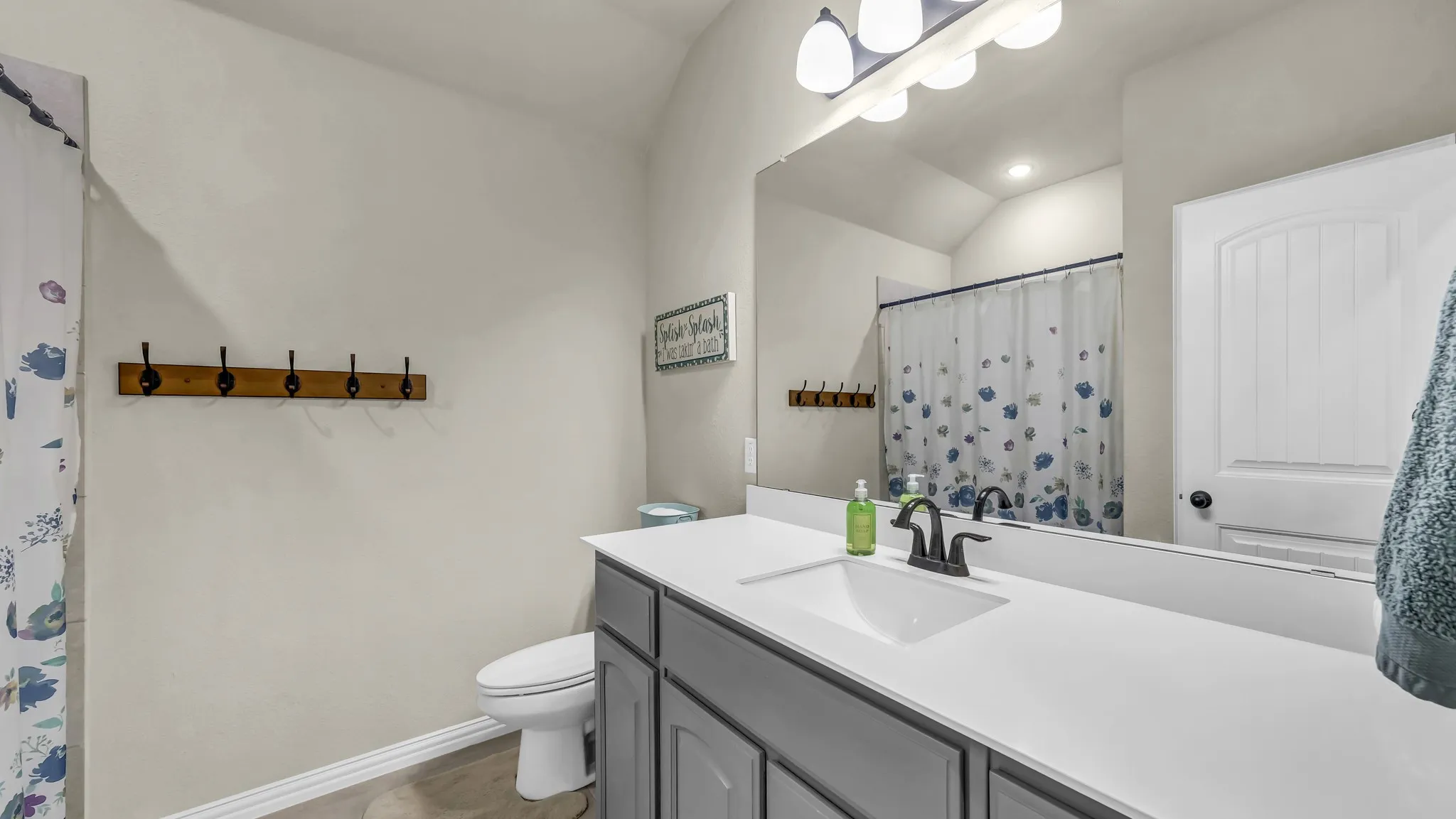 Single Family Residence For Sale in Parker County , 1021 Boulder Road, Weatherford, Texas 76085, 4 Bedroom, 3 Bathroom, 3 Garage spaces, 2,734 Sqft, built in 2020, mls#21294274, Real Estate Agent in Weatherford, Homes For Sale in Parker county, Homes For Sale in Weatherford, Realtor in Weatherford Texas, Real Estate Brokerage Independent Realty Texas, Luminita Cordes Realtor
