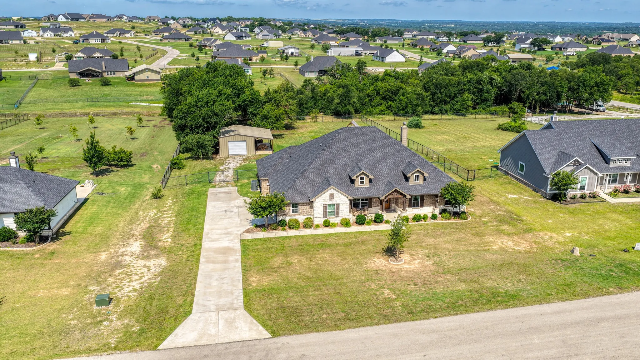 Single Family Residence For Sale in Parker County , 1021 Boulder Road, Weatherford, Texas 76085, 4 Bedroom, 3 Bathroom, 3 Garage spaces, 2,734 Sqft, built in 2020, mls#21294274, Real Estate Agent in Weatherford, Homes For Sale in Parker county, Homes For Sale in Weatherford, Realtor in Weatherford Texas, Real Estate Brokerage Independent Realty Texas, Luminita Cordes Realtor