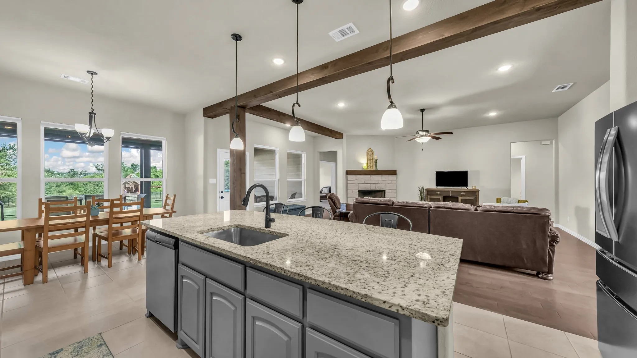 Single Family Residence For Sale in Parker County , 1021 Boulder Road, Weatherford, Texas 76085, 4 Bedroom, 3 Bathroom, 3 Garage spaces, 2,734 Sqft, built in 2020, mls#21294274, Real Estate Agent in Weatherford, Homes For Sale in Parker county, Homes For Sale in Weatherford, Realtor in Weatherford Texas, Real Estate Brokerage Independent Realty Texas, Luminita Cordes Realtor