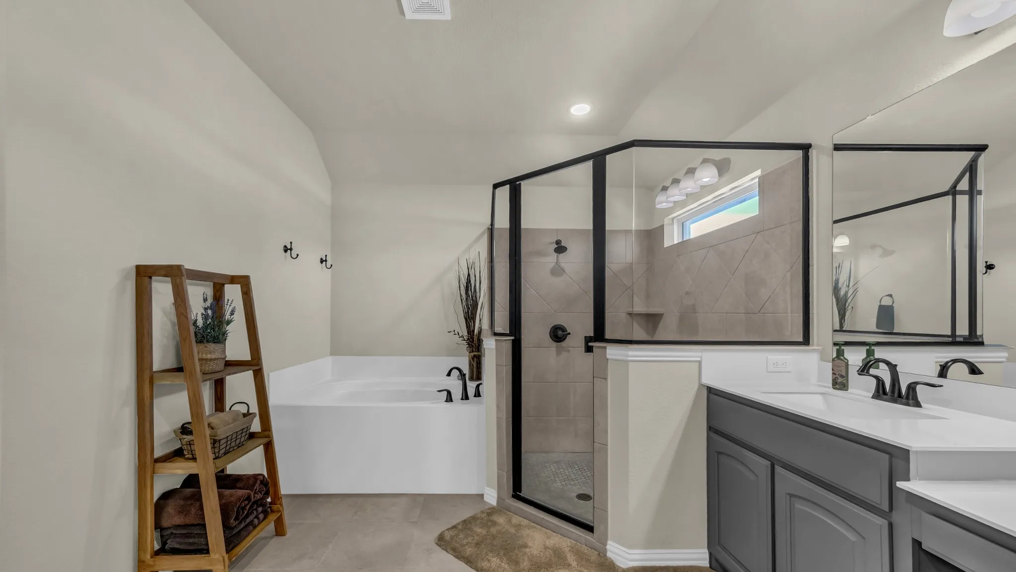Single Family Residence For Sale in Parker County , 1021 Boulder Road, Weatherford, Texas 76085, 4 Bedroom, 3 Bathroom, 3 Garage spaces, 2,734 Sqft, built in 2020, mls#21294274, Real Estate Agent in Weatherford, Homes For Sale in Parker county, Homes For Sale in Weatherford, Realtor in Weatherford Texas, Real Estate Brokerage Independent Realty Texas, Luminita Cordes Realtor