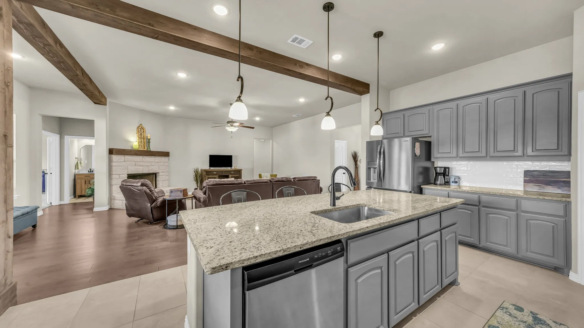 Single Family Residence For Sale in Parker County , 1021 Boulder Road, Weatherford, Texas 76085, 4 Bedroom, 3 Bathroom, 3 Garage spaces, 2,734 Sqft, built in 2020, mls#21294274, Real Estate Agent in Weatherford, Homes For Sale in Parker county, Homes For Sale in Weatherford, Realtor in Weatherford Texas, Real Estate Brokerage Independent Realty Texas, Luminita Cordes Realtor