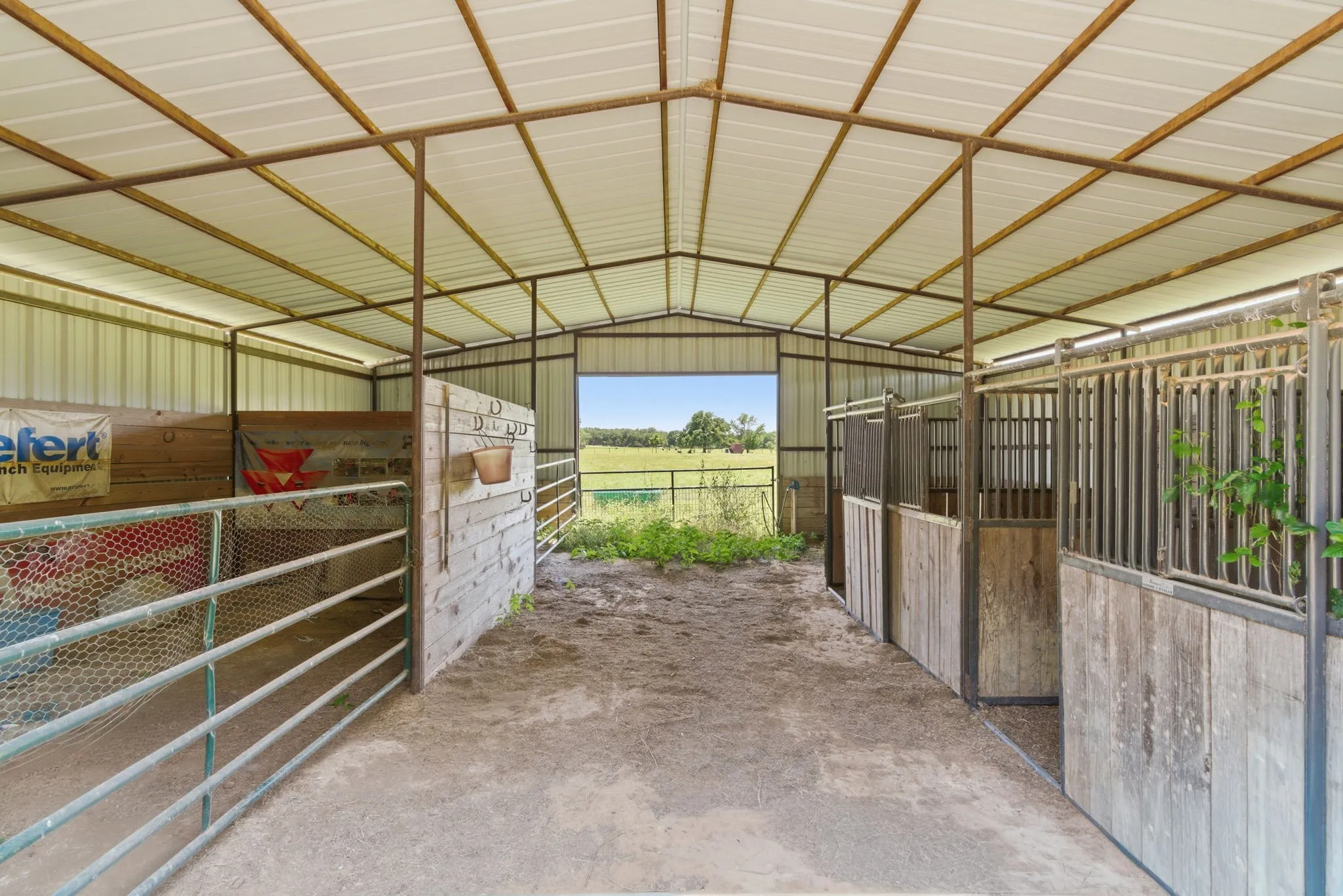 4 stall barn