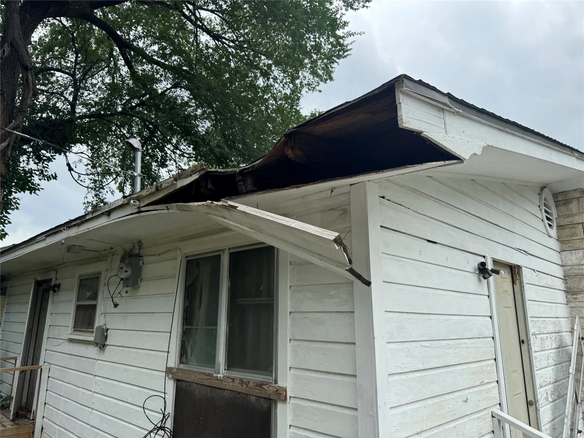 Single Family Residence For Sale in Mc Lennan County , 1915 N 13th Street, Waco, Texas 76707, 3 Bedroom, 1 Bathroom, Garage spaces, 1,064 Sqft, built in 1950, mls#21294872, Real Estate Agent in Waco, Homes For Sale in Mc Lennan county, Homes For Sale in Waco, Realtor in Waco Texas, Real Estate Brokerage Independent Realty Texas, Luminita Cordes Realtor
