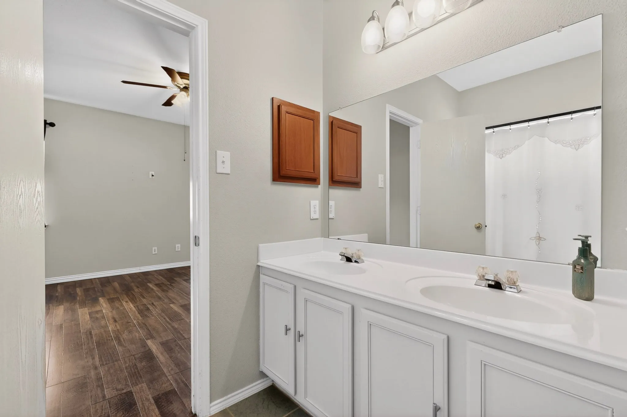 Single Family Residence For Sale in Denton County , 1816 Marble Cove Lane, Denton, Texas 76210, 3 Bedroom, 2 Bathroom, 2 Garage spaces, 1,507 Sqft, built in 2001, mls#21294570, Real Estate Agent in Denton, Homes For Sale in Denton county, Homes For Sale in Denton, Realtor in Denton Texas, Real Estate Brokerage Independent Realty Texas, Luminita Cordes Realtor