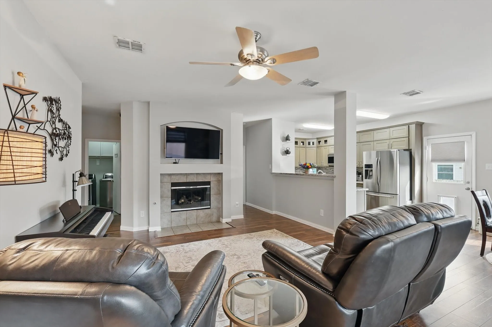 Single Family Residence For Sale in Denton County , 1816 Marble Cove Lane, Denton, Texas 76210, 3 Bedroom, 2 Bathroom, 2 Garage spaces, 1,507 Sqft, built in 2001, mls#21294570, Real Estate Agent in Denton, Homes For Sale in Denton county, Homes For Sale in Denton, Realtor in Denton Texas, Real Estate Brokerage Independent Realty Texas, Luminita Cordes Realtor