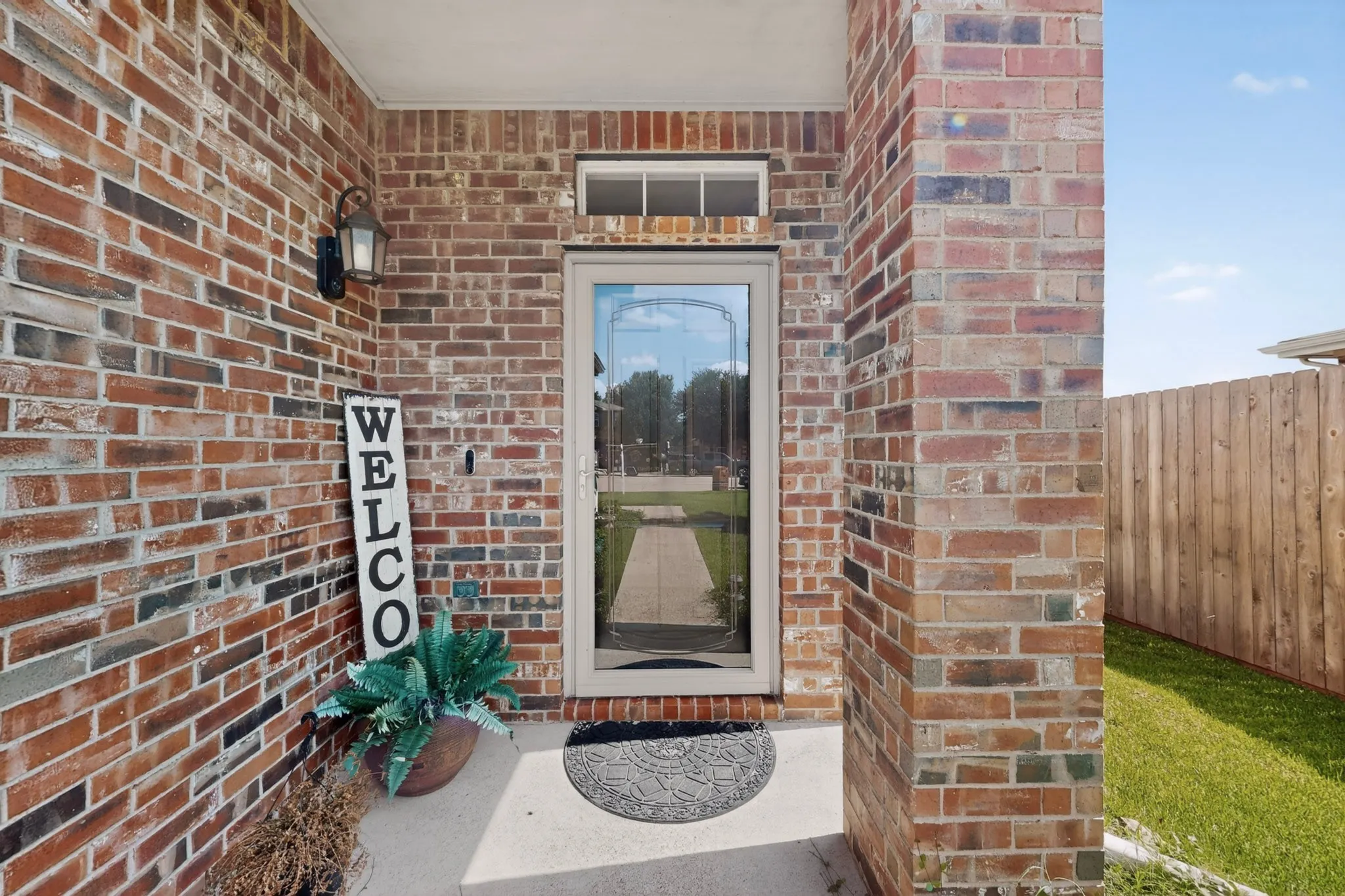Single Family Residence For Sale in Denton County , 1816 Marble Cove Lane, Denton, Texas 76210, 3 Bedroom, 2 Bathroom, 2 Garage spaces, 1,507 Sqft, built in 2001, mls#21294570, Real Estate Agent in Denton, Homes For Sale in Denton county, Homes For Sale in Denton, Realtor in Denton Texas, Real Estate Brokerage Independent Realty Texas, Luminita Cordes Realtor