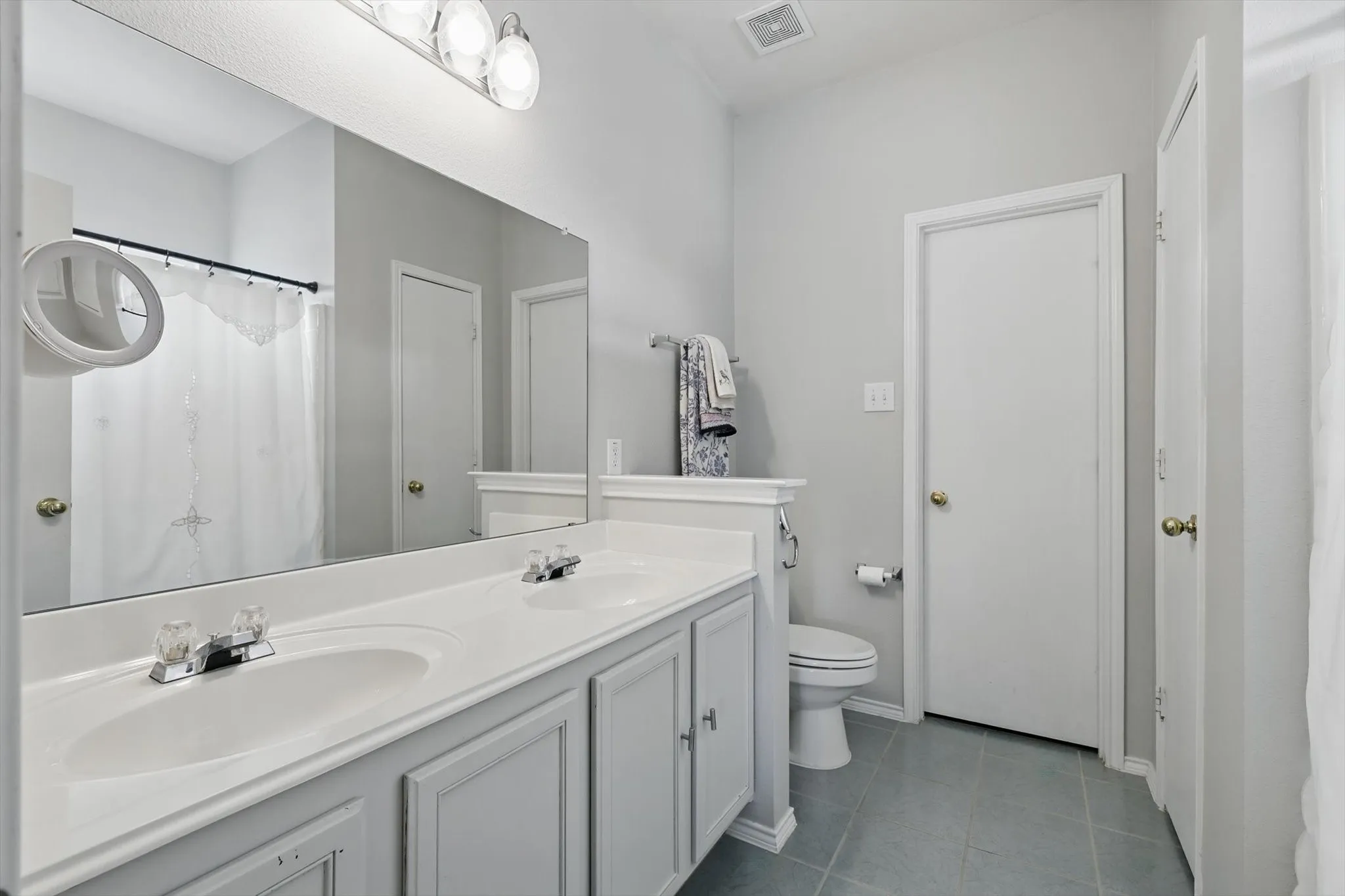 Single Family Residence For Sale in Denton County , 1816 Marble Cove Lane, Denton, Texas 76210, 3 Bedroom, 2 Bathroom, 2 Garage spaces, 1,507 Sqft, built in 2001, mls#21294570, Real Estate Agent in Denton, Homes For Sale in Denton county, Homes For Sale in Denton, Realtor in Denton Texas, Real Estate Brokerage Independent Realty Texas, Luminita Cordes Realtor