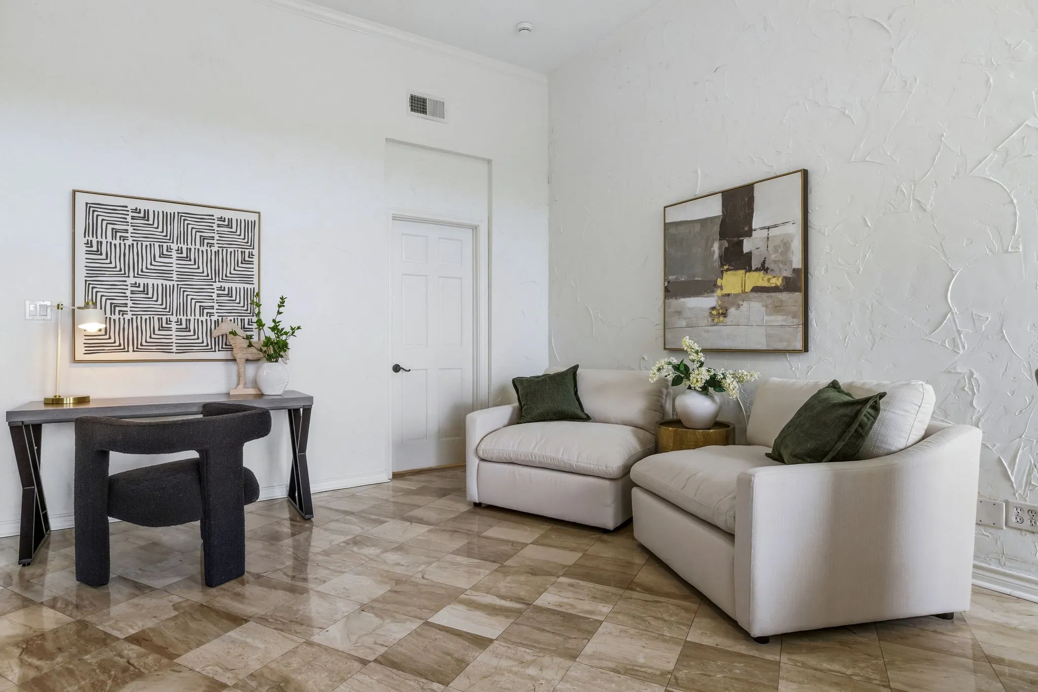 Condominium For Sale in Dallas County , 5200 Keller Springs Road 1520, Dallas, Texas 75248, 2 Bedroom, 2 Bathroom, 1 Garage spaces, 2,272 Sqft, built in 1981, mls#21291809, Real Estate Agent in Dallas, Homes For Sale in Dallas county, Homes For Sale in Dallas, Realtor in Dallas Texas, Real Estate Brokerage Independent Realty Texas, Luminita Cordes Realtor