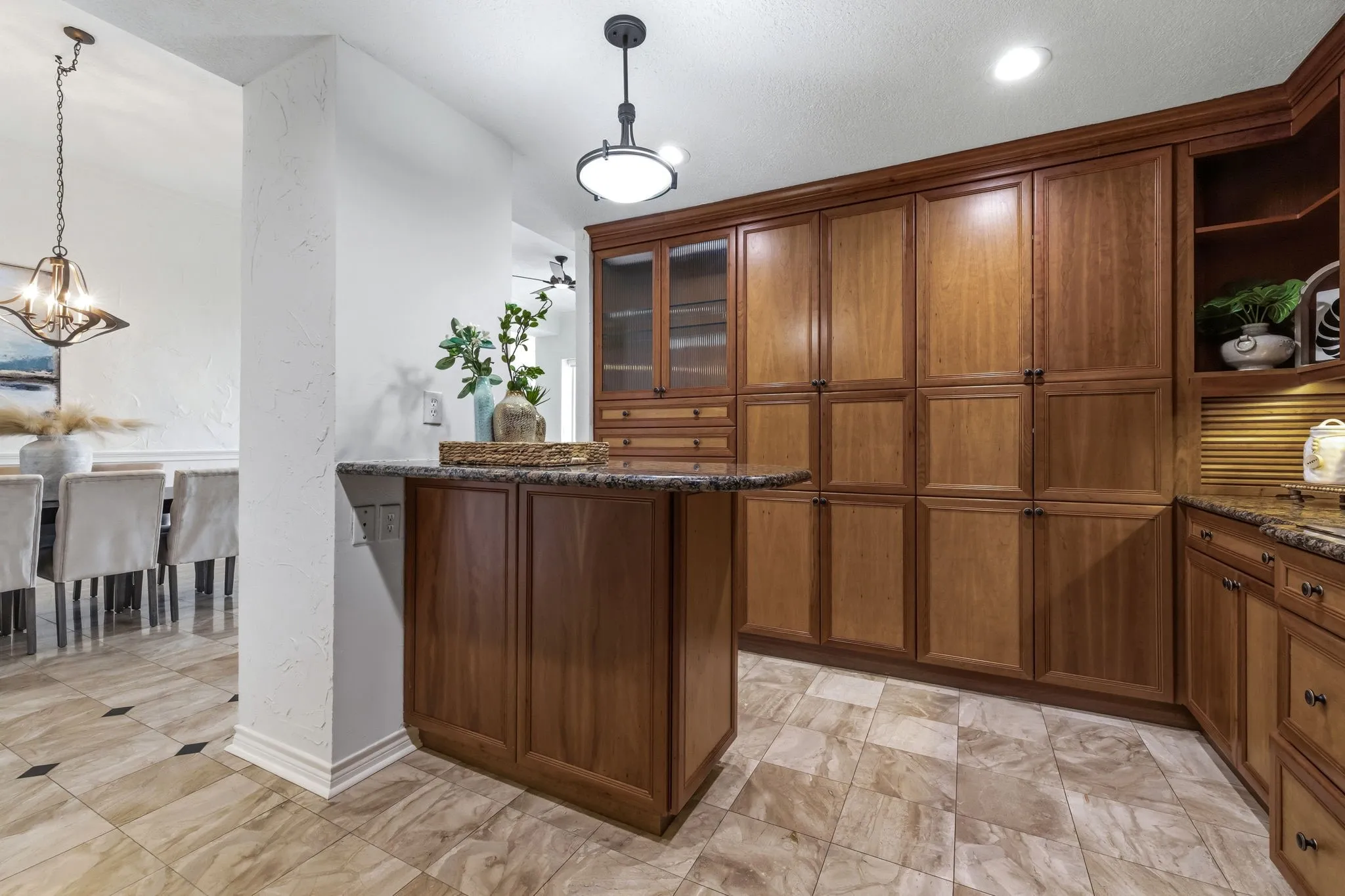 Condominium For Sale in Dallas County , 5200 Keller Springs Road 1520, Dallas, Texas 75248, 2 Bedroom, 2 Bathroom, 1 Garage spaces, 2,272 Sqft, built in 1981, mls#21291809, Real Estate Agent in Dallas, Homes For Sale in Dallas county, Homes For Sale in Dallas, Realtor in Dallas Texas, Real Estate Brokerage Independent Realty Texas, Luminita Cordes Realtor