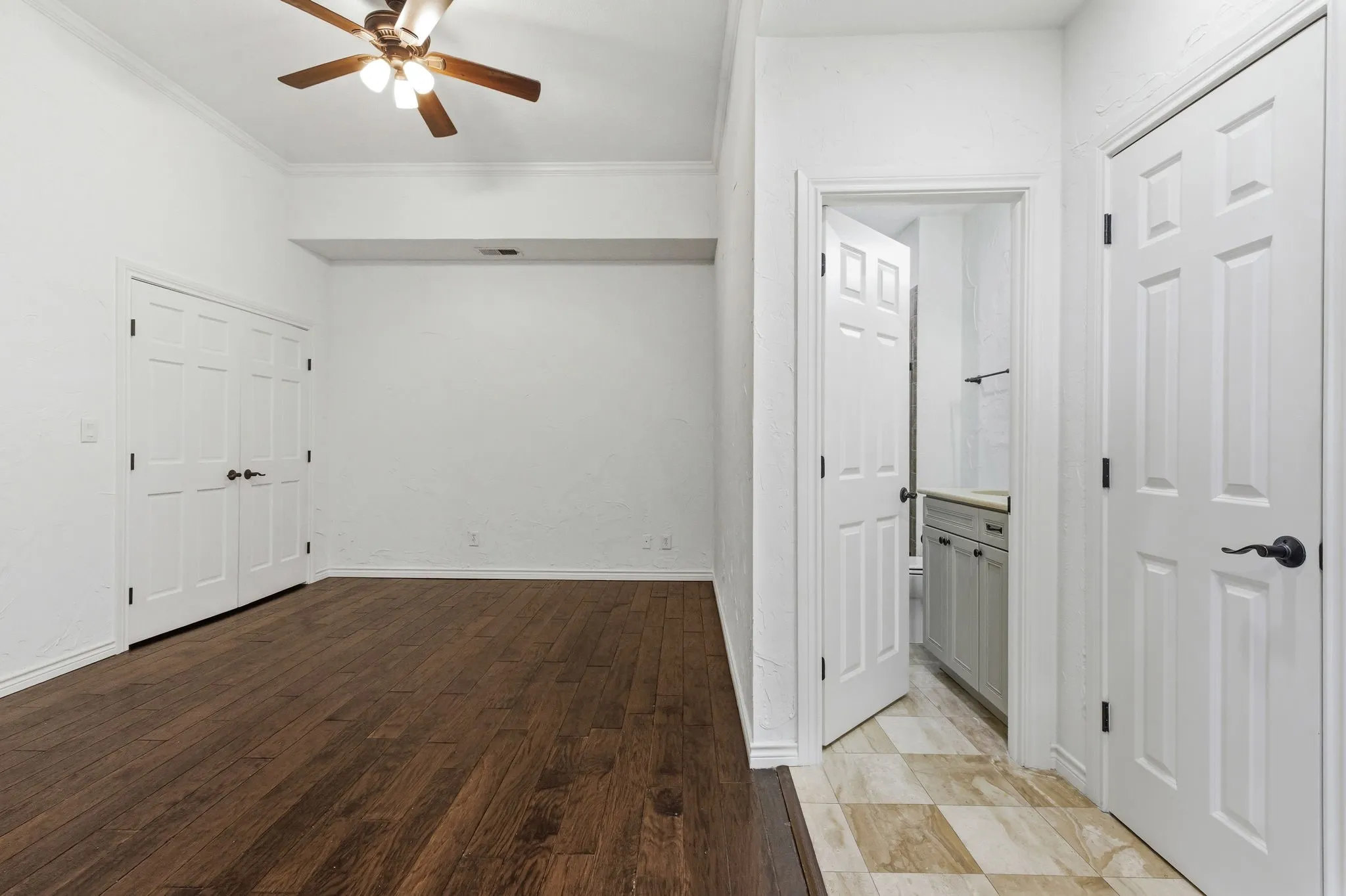Condominium For Sale in Dallas County , 5200 Keller Springs Road 1520, Dallas, Texas 75248, 2 Bedroom, 2 Bathroom, 1 Garage spaces, 2,272 Sqft, built in 1981, mls#21291809, Real Estate Agent in Dallas, Homes For Sale in Dallas county, Homes For Sale in Dallas, Realtor in Dallas Texas, Real Estate Brokerage Independent Realty Texas, Luminita Cordes Realtor