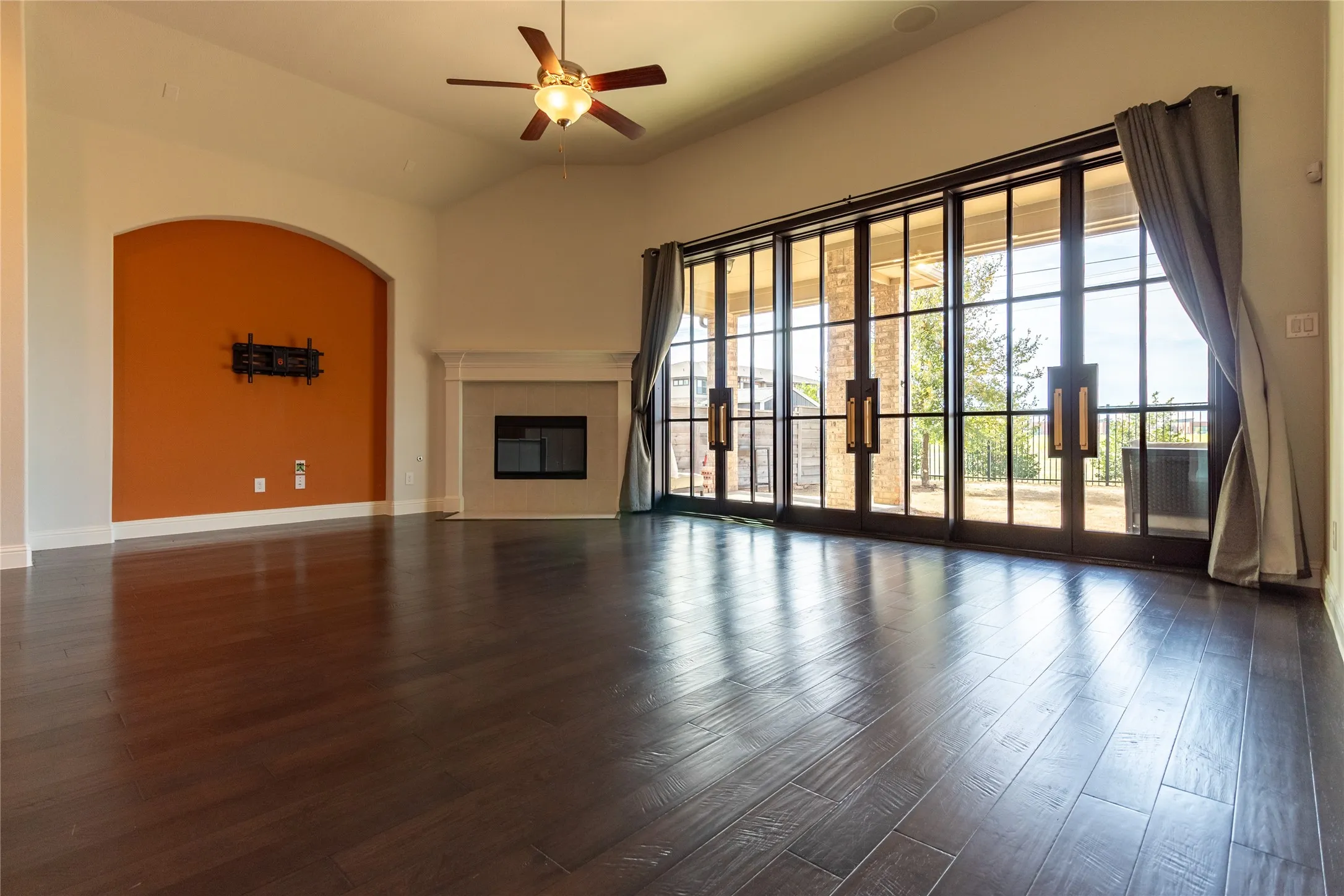 Single Family Residence For Rent in Denton County , 720 Field Crossing, Little Elm, Texas 76227, 3 Bedroom, 2 Bathroom, 2 Garage spaces, 1,930 Sqft, built in 2016, mls#21277462, Real Estate Agent in Little Elm, Homes For Rent in Denton county, Homes For Rent in Little Elm, Realtor in Little Elm Texas, Real Estate Brokerage Independent Realty Texas, Luminita Cordes Realtor