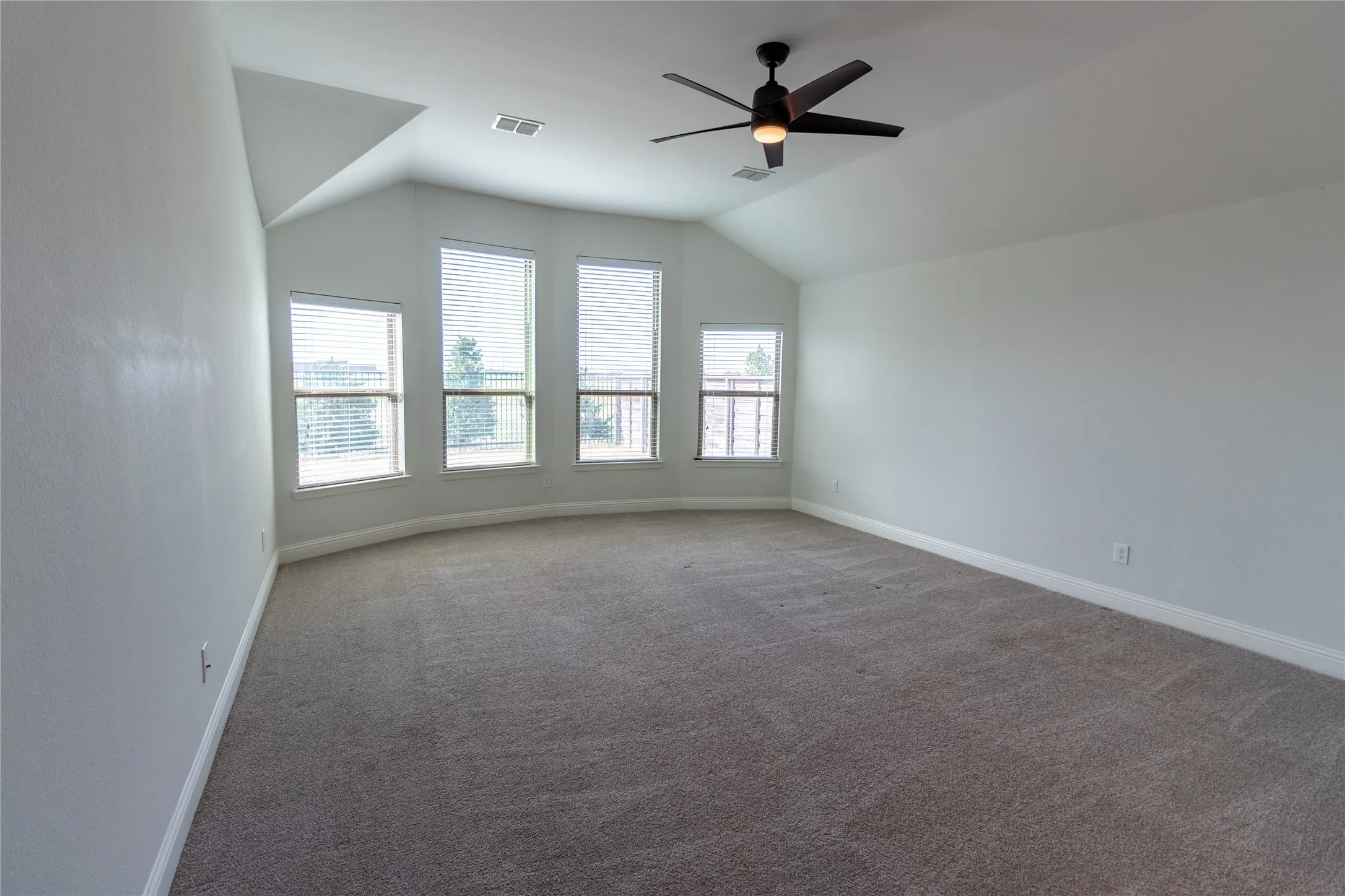 Single Family Residence For Rent in Denton County , 720 Field Crossing, Little Elm, Texas 76227, 3 Bedroom, 2 Bathroom, 2 Garage spaces, 1,930 Sqft, built in 2016, mls#21277462, Real Estate Agent in Little Elm, Homes For Rent in Denton county, Homes For Rent in Little Elm, Realtor in Little Elm Texas, Real Estate Brokerage Independent Realty Texas, Luminita Cordes Realtor