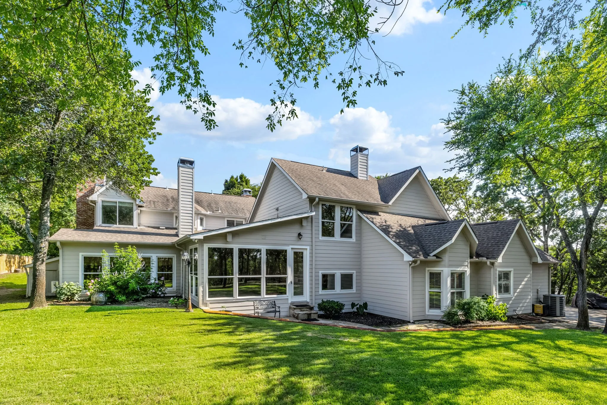 Single Family Residence For Sale in Denton County , 1020 Oak View Drive, Oak Point, Texas 75068, 5 Bedrooms, 5 Bathrooms, 3 Garage spaces, 4,631 Sqft, built in 2005, Price $1,050,000, mls#21293845, Real Estate Agent in Oak Point, Homes For Sale in Denton county, Homes For Sale in Oak Point, Realtor in Oak Point Texas, Real Estate Brokerage Independent Realty Texas, Luminita Cordes Realtor