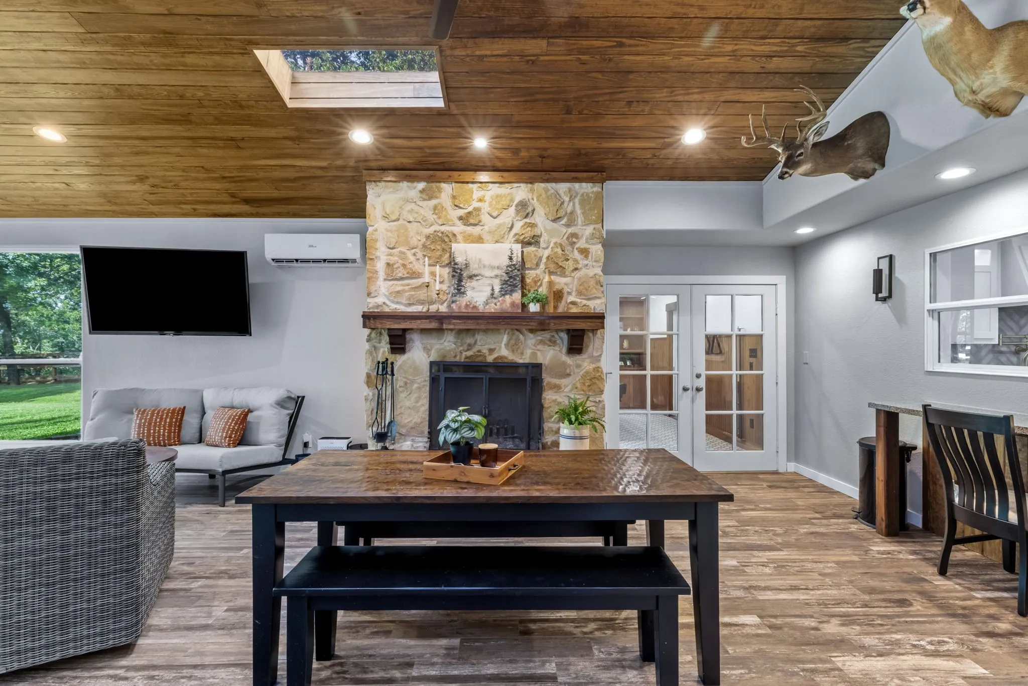 Single Family Residence For Sale in Denton County , 1020 Oak View Drive, Oak Point, Texas 75068, 5 Bedrooms, 5 Bathrooms, 3 Garage spaces, 4,631 Sqft, built in 2005, Price $1,050,000, mls#21293845, Real Estate Agent in Oak Point, Homes For Sale in Denton county, Homes For Sale in Oak Point, Realtor in Oak Point Texas, Real Estate Brokerage Independent Realty Texas, Luminita Cordes Realtor