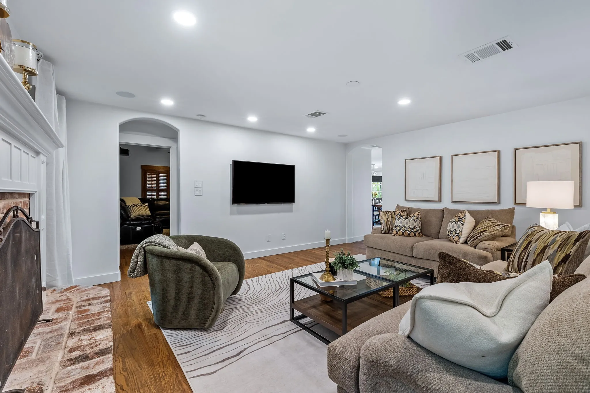 Single Family Residence For Sale in Denton County , 1020 Oak View Drive, Oak Point, Texas 75068, 5 Bedrooms, 5 Bathrooms, 3 Garage spaces, 4,631 Sqft, built in 2005, Price $1,050,000, mls#21293845, Real Estate Agent in Oak Point, Homes For Sale in Denton county, Homes For Sale in Oak Point, Realtor in Oak Point Texas, Real Estate Brokerage Independent Realty Texas, Luminita Cordes Realtor