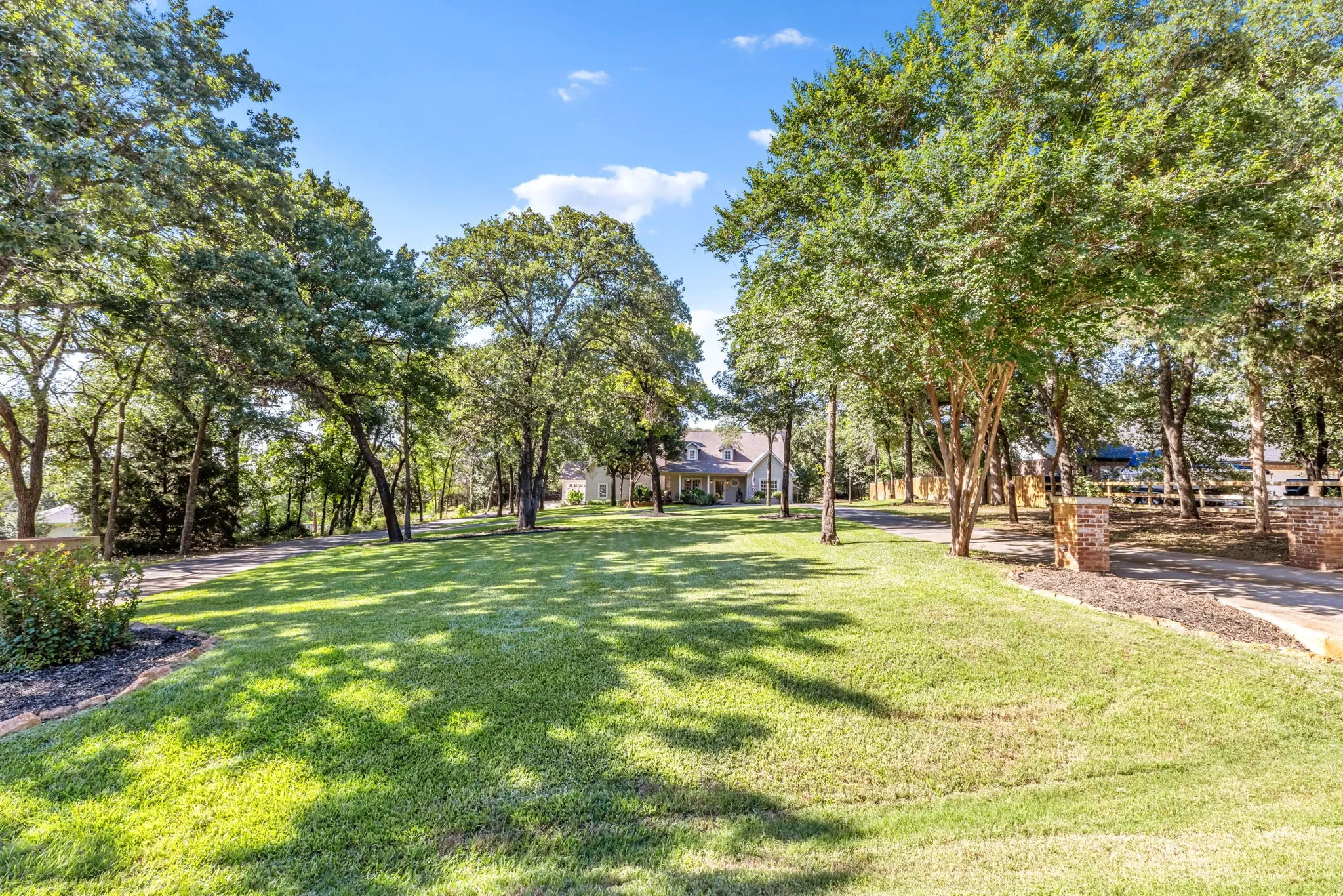 Single Family Residence For Sale in Denton County , 1020 Oak View Drive, Oak Point, Texas 75068, 5 Bedrooms, 5 Bathrooms, 3 Garage spaces, 4,631 Sqft, built in 2005, Price $1,050,000, mls#21293845, Real Estate Agent in Oak Point, Homes For Sale in Denton county, Homes For Sale in Oak Point, Realtor in Oak Point Texas, Real Estate Brokerage Independent Realty Texas, Luminita Cordes Realtor