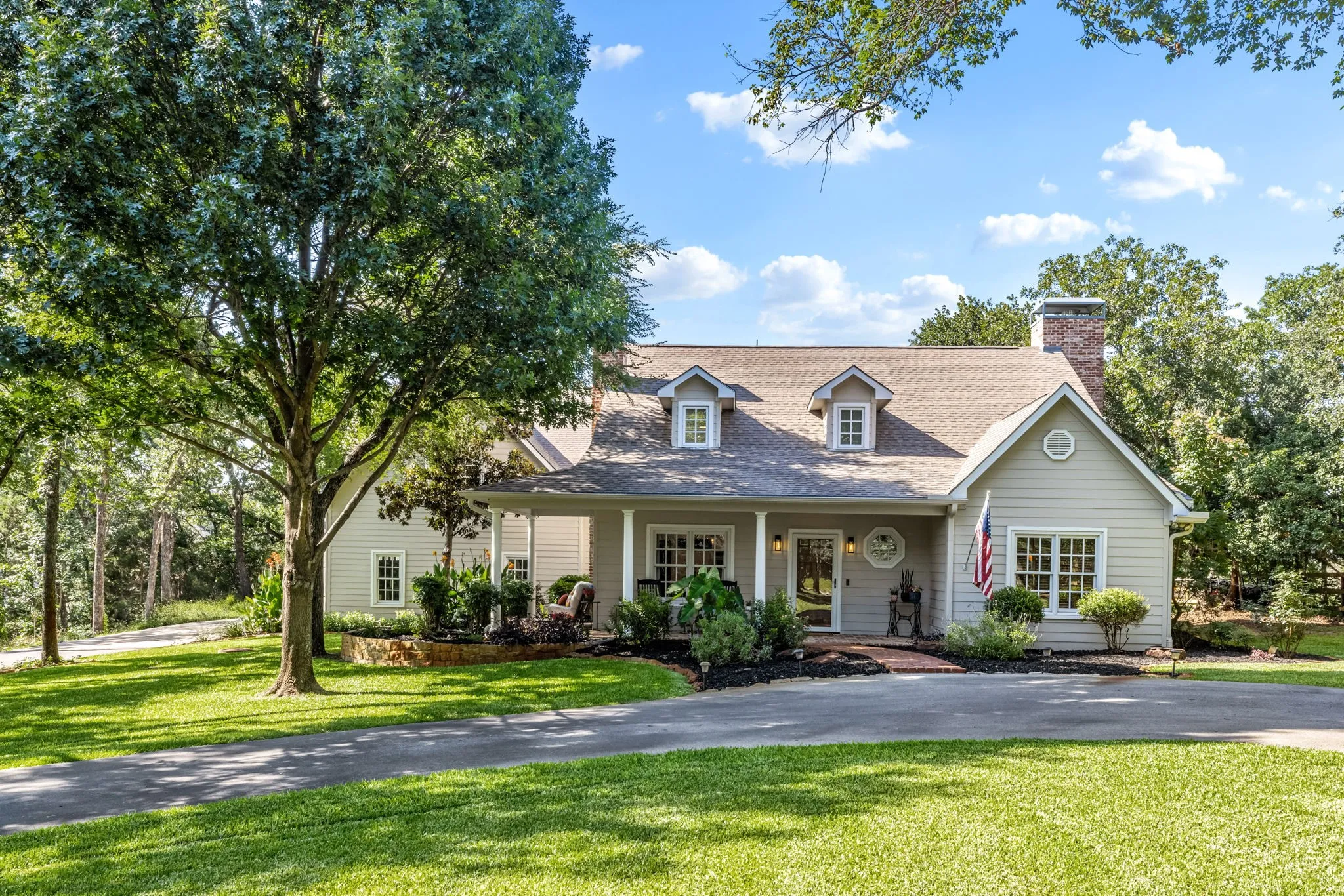 Single Family Residence For Sale in Denton County , 1020 Oak View Drive, Oak Point, Texas 75068, 5 Bedrooms, 5 Bathrooms, 3 Garage spaces, 4,631 Sqft, built in 2005, Price $1,050,000, mls#21293845, Real Estate Agent in Oak Point, Homes For Sale in Denton county, Homes For Sale in Oak Point, Realtor in Oak Point Texas, Real Estate Brokerage Independent Realty Texas, Luminita Cordes Realtor