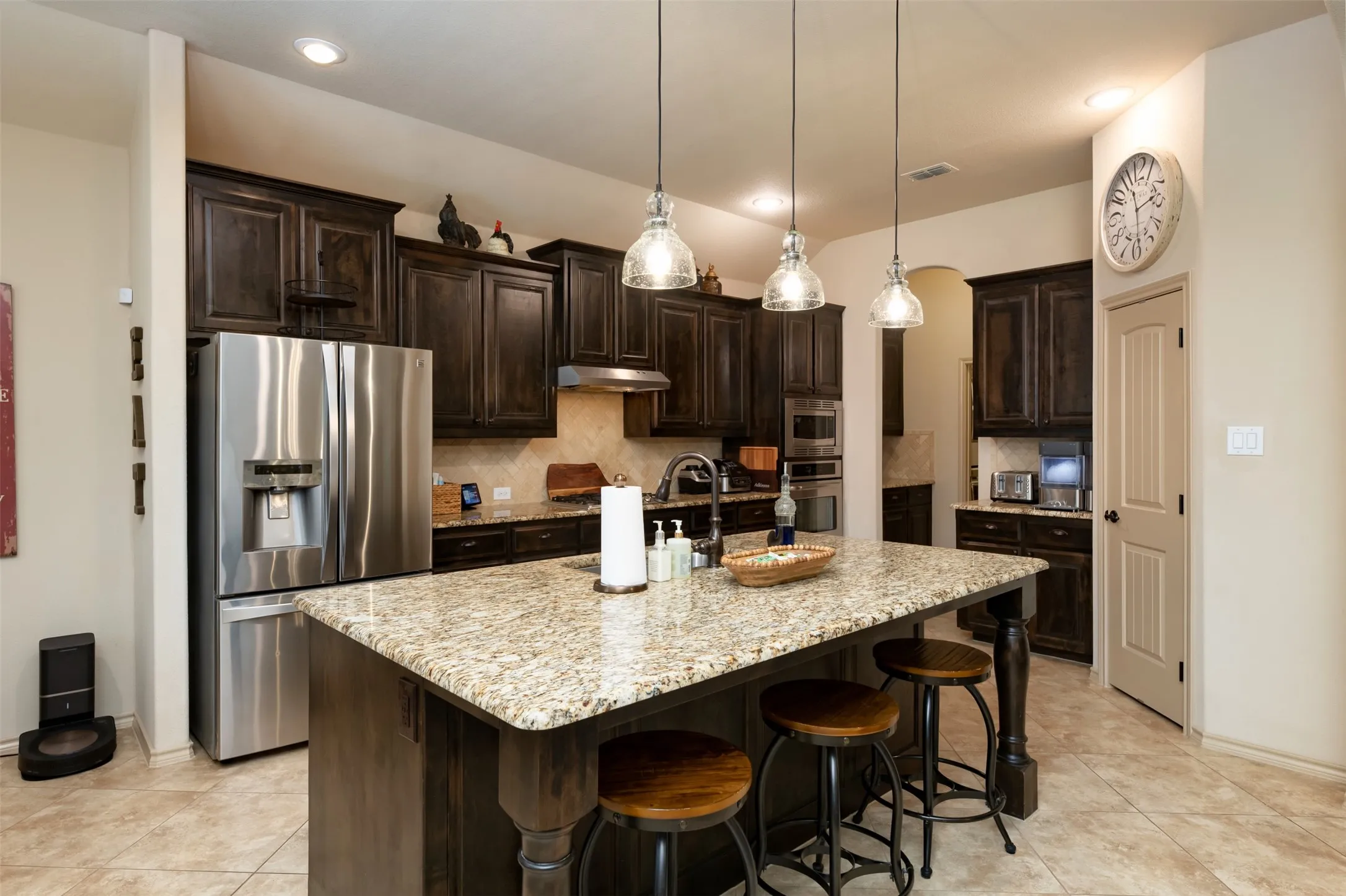 Single Family Residence For Sale in Tarrant County , 10 Ashlawn Court, Edgecliff Village, Texas 76134, 4 Bedroom, 2 Bathroom, 2 Garage spaces, 2,302 Sqft, built in 2016, mls#21293246, Real Estate Agent in Edgecliff Village, Homes For Sale in Tarrant county, Homes For Sale in Edgecliff Village, Realtor in Edgecliff Village Texas, Real Estate Brokerage Independent Realty Texas, Luminita Cordes Realtor