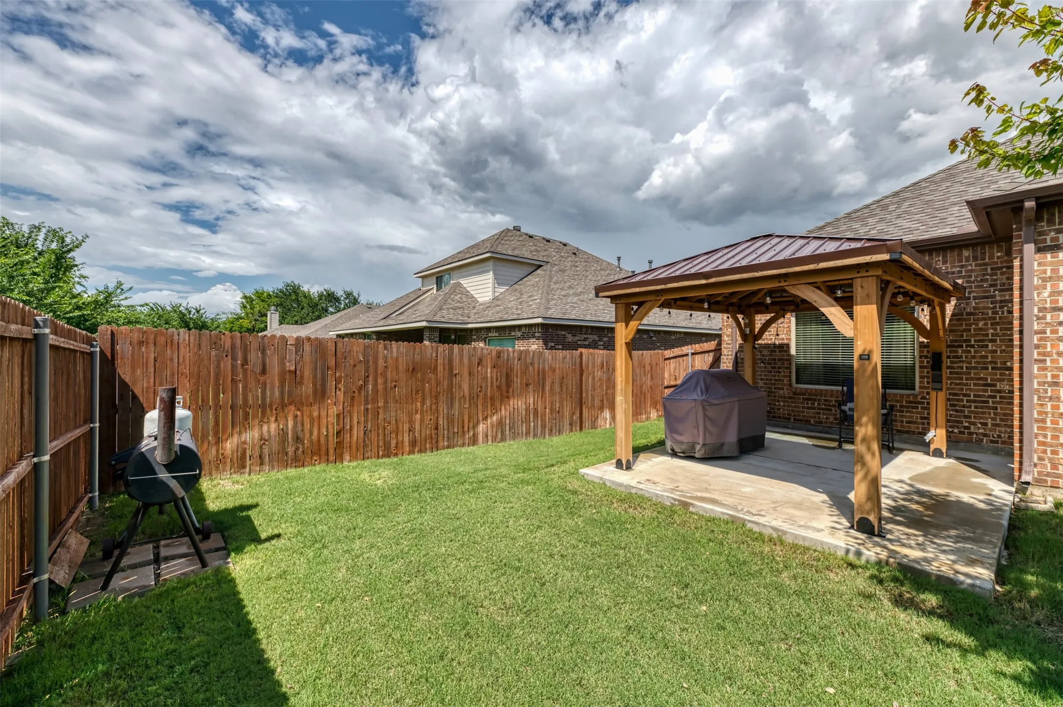 Back yard area is a great size for pets and kids to play, yet small enough to easily maintain.