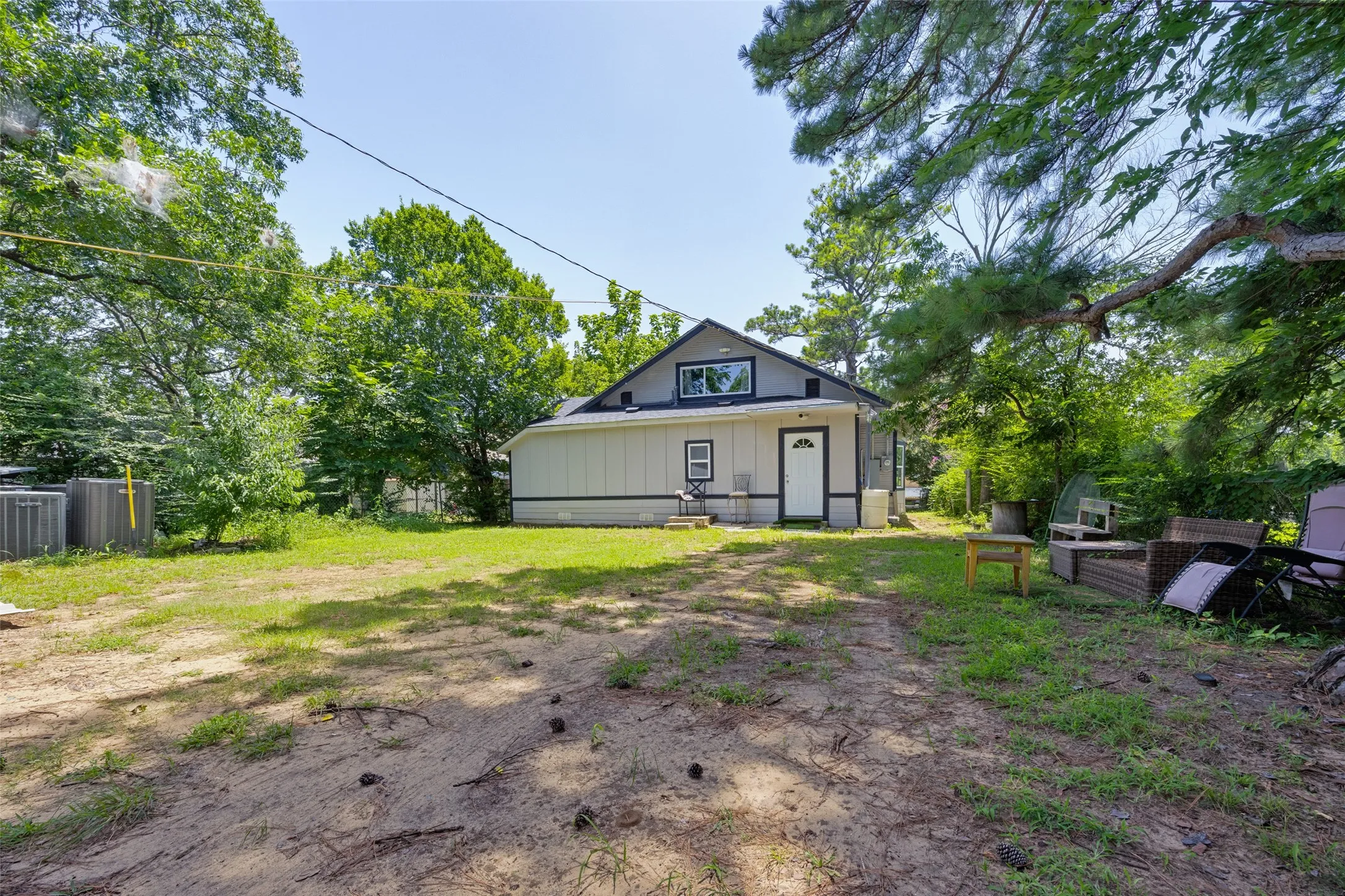 Single Family Residence For Sale in Grayson County , 311 W Acheson Street, Denison, Texas 75020, 4 Bedroom, 3 Bathroom, Garage spaces, 1,316 Sqft, built in 1930, mls#21291198, Real Estate Agent in Denison, Homes For Sale in Grayson county, Homes For Sale in Denison, Realtor in Denison Texas, Real Estate Brokerage Independent Realty Texas, Luminita Cordes Realtor