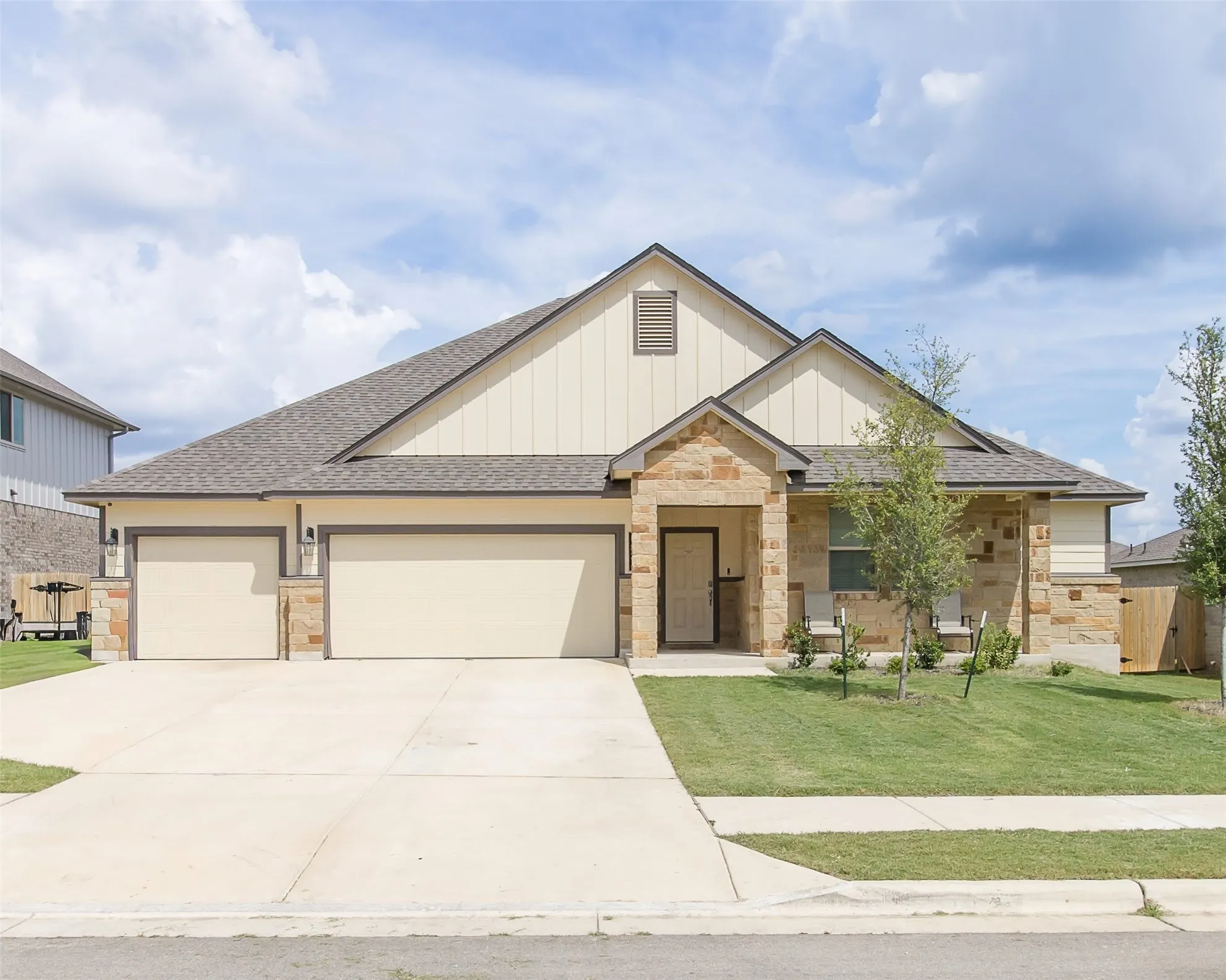 Single Family Residence For Sale in Bell County , 1834 Saddlebred Loop, Harker Heights, Texas 76548, 4 Bedroom, 3 Bathroom, 3 Garage spaces, 2,438 Sqft, built in 2024, mls#21292044, Real Estate Agent in Harker Heights, Homes For Sale in Bell county, Homes For Sale in Harker Heights, Realtor in Harker Heights Texas, Real Estate Brokerage Independent Realty Texas, Luminita Cordes Realtor