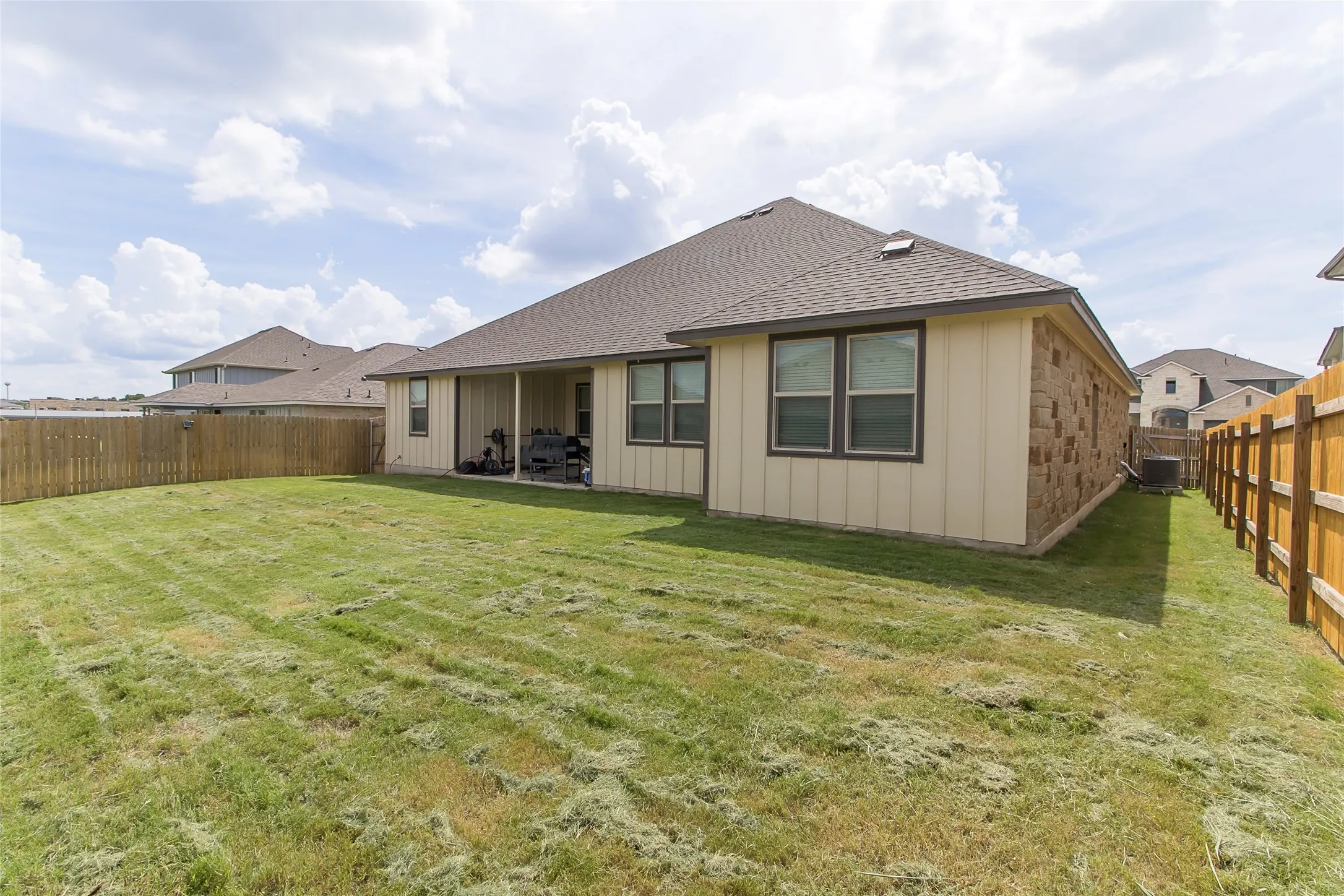 Single Family Residence For Sale in Bell County , 1834 Saddlebred Loop, Harker Heights, Texas 76548, 4 Bedroom, 3 Bathroom, 3 Garage spaces, 2,438 Sqft, built in 2024, mls#21292044, Real Estate Agent in Harker Heights, Homes For Sale in Bell county, Homes For Sale in Harker Heights, Realtor in Harker Heights Texas, Real Estate Brokerage Independent Realty Texas, Luminita Cordes Realtor