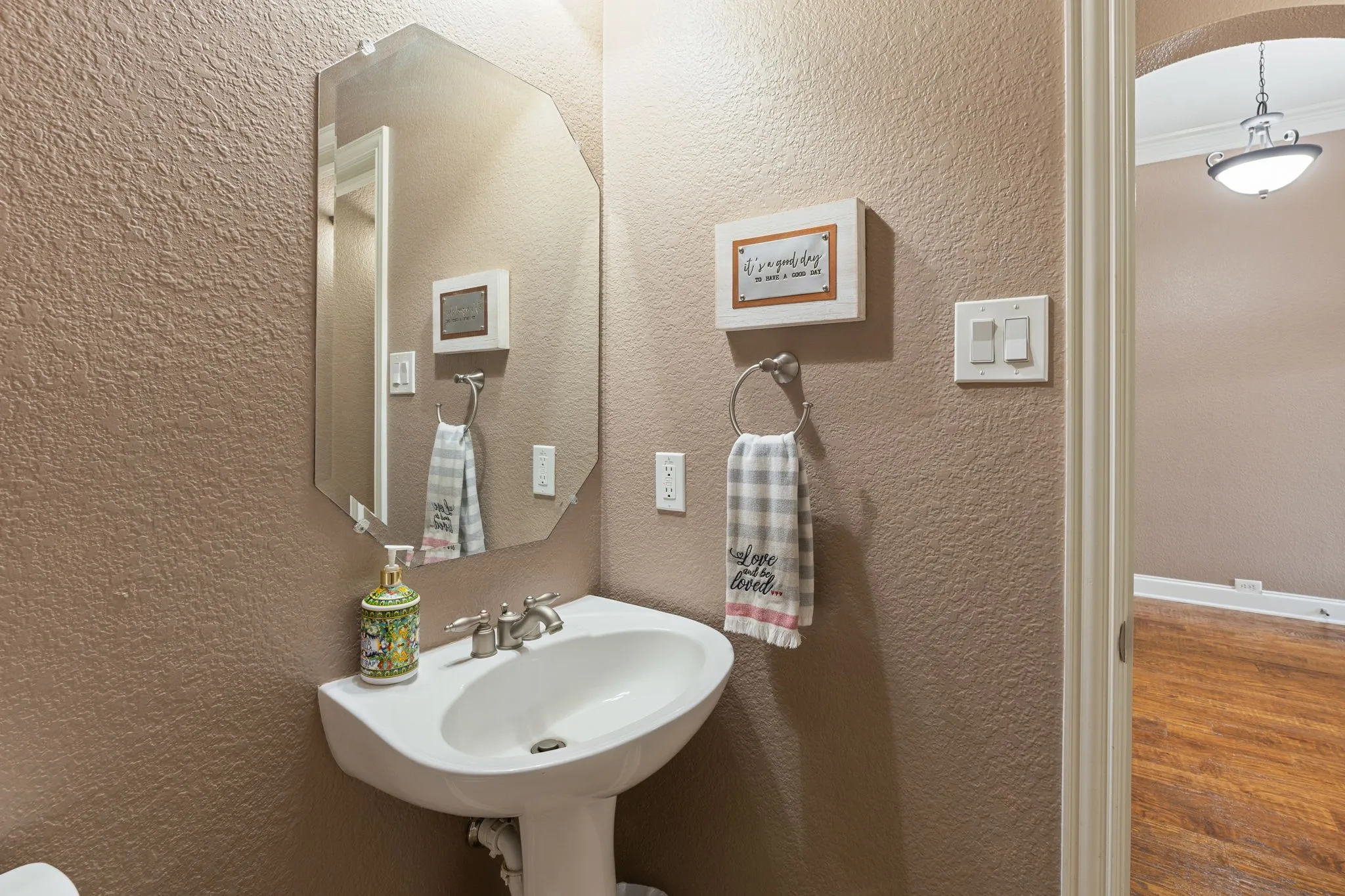 Single Family Residence For Sale in Collin County , 3308 Estes Park Lane, Mc Kinney, Texas 75070, 4 Bedroom, 4 Bathroom, 3 Garage spaces, 3,026 Sqft, built in 2006, mls#21292869, Real Estate Agent in Mc Kinney, Homes For Sale in Collin county, Homes For Sale in Mc Kinney, Realtor in Mc Kinney Texas, Real Estate Brokerage Independent Realty Texas, Luminita Cordes Realtor