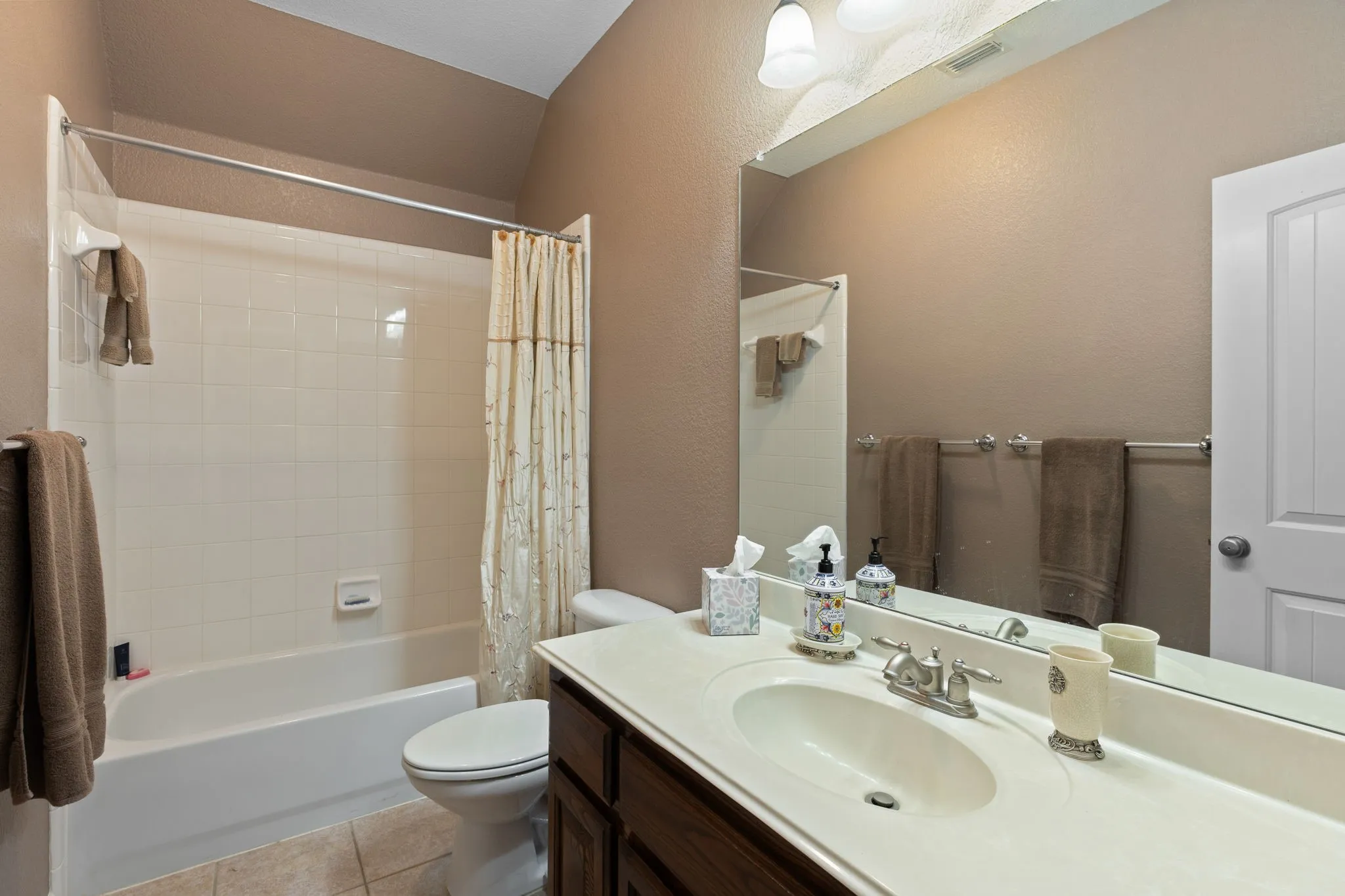 Single Family Residence For Sale in Collin County , 3308 Estes Park Lane, Mc Kinney, Texas 75070, 4 Bedroom, 4 Bathroom, 3 Garage spaces, 3,026 Sqft, built in 2006, mls#21292869, Real Estate Agent in Mc Kinney, Homes For Sale in Collin county, Homes For Sale in Mc Kinney, Realtor in Mc Kinney Texas, Real Estate Brokerage Independent Realty Texas, Luminita Cordes Realtor