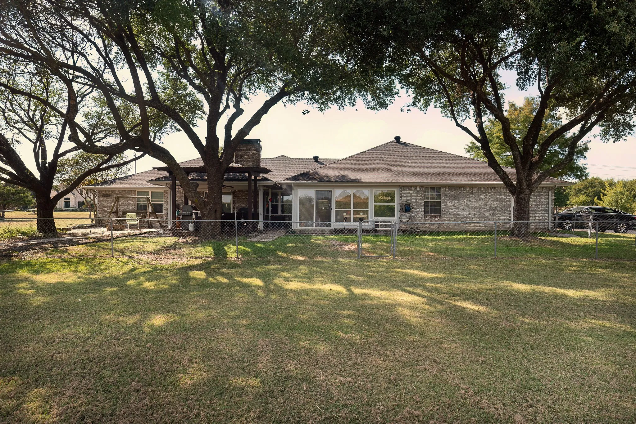 Single Family Residence For Sale in Ellis County , 3840 Blackchamp Road, Midlothian, Texas 76065, 3 Bedroom, 3 Bathroom, 2 Garage spaces, 2,363 Sqft, built in 1994, mls#21294268, Real Estate Agent in Midlothian, Homes For Sale in Ellis county, Homes For Sale in Midlothian, Realtor in Midlothian Texas, Real Estate Brokerage Independent Realty Texas, Luminita Cordes Realtor