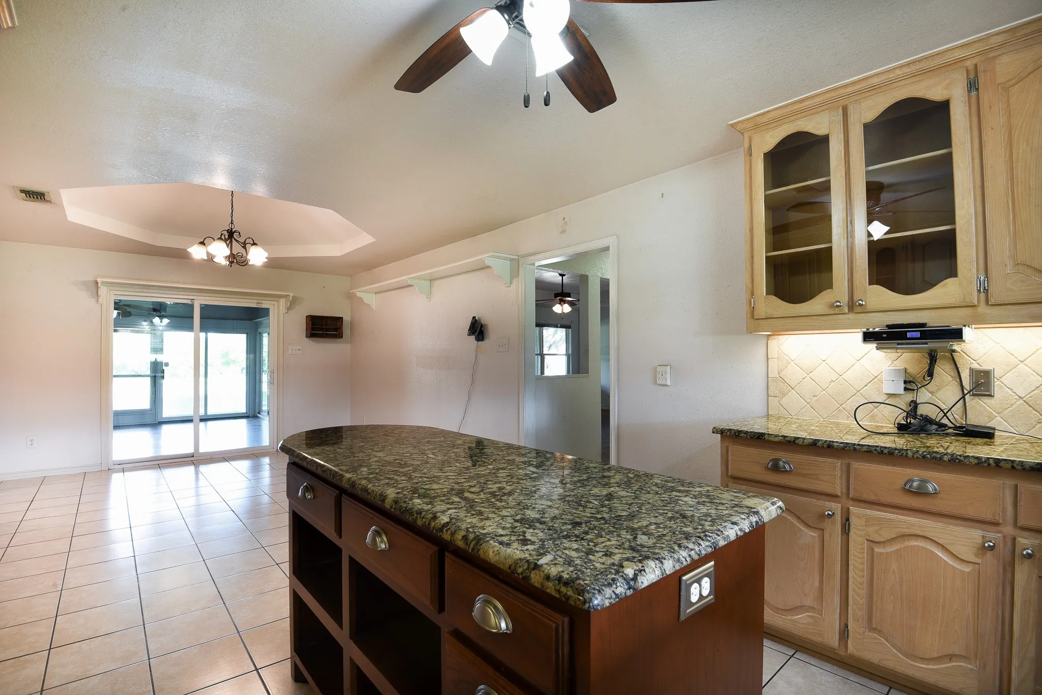 Single Family Residence For Sale in Ellis County , 3840 Blackchamp Road, Midlothian, Texas 76065, 3 Bedroom, 3 Bathroom, 2 Garage spaces, 2,363 Sqft, built in 1994, mls#21294268, Real Estate Agent in Midlothian, Homes For Sale in Ellis county, Homes For Sale in Midlothian, Realtor in Midlothian Texas, Real Estate Brokerage Independent Realty Texas, Luminita Cordes Realtor