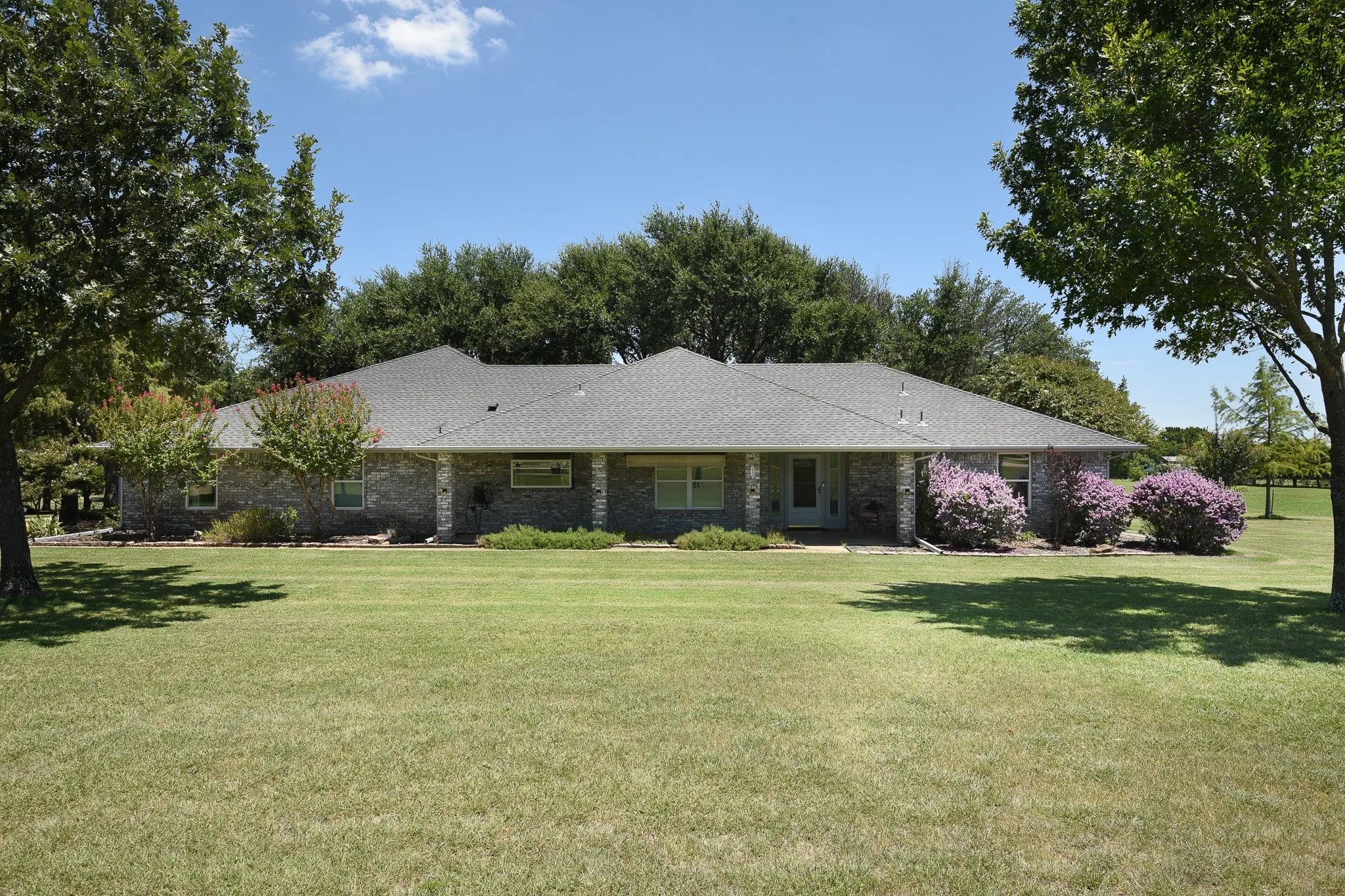 Single Family Residence For Sale in Ellis County , 3840 Blackchamp Road, Midlothian, Texas 76065, 3 Bedroom, 3 Bathroom, 2 Garage spaces, 2,363 Sqft, built in 1994, mls#21294268, Real Estate Agent in Midlothian, Homes For Sale in Ellis county, Homes For Sale in Midlothian, Realtor in Midlothian Texas, Real Estate Brokerage Independent Realty Texas, Luminita Cordes Realtor