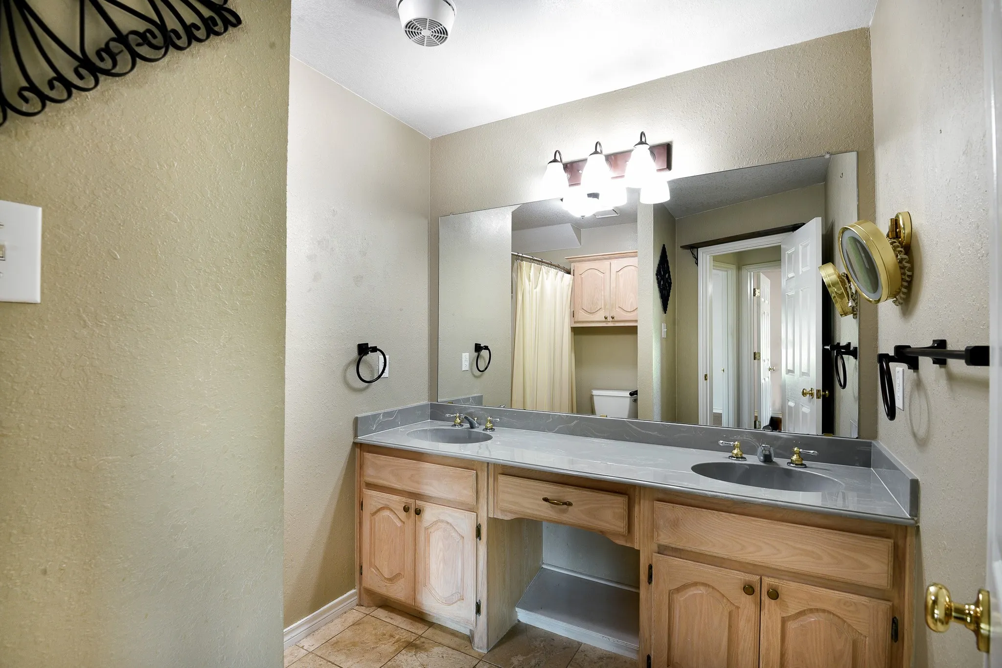 Single Family Residence For Sale in Ellis County , 3840 Blackchamp Road, Midlothian, Texas 76065, 3 Bedroom, 3 Bathroom, 2 Garage spaces, 2,363 Sqft, built in 1994, mls#21294268, Real Estate Agent in Midlothian, Homes For Sale in Ellis county, Homes For Sale in Midlothian, Realtor in Midlothian Texas, Real Estate Brokerage Independent Realty Texas, Luminita Cordes Realtor