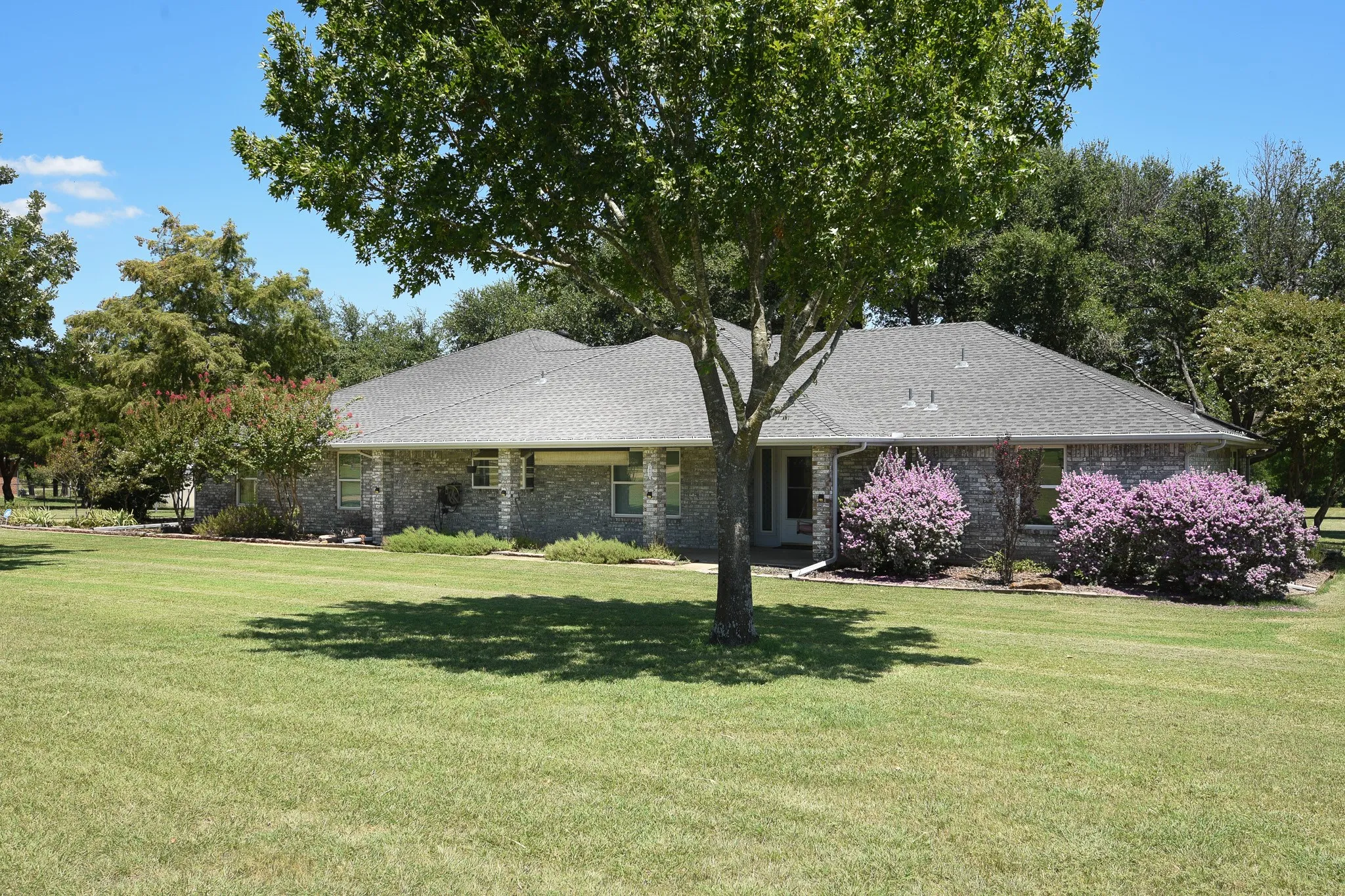 Single Family Residence For Sale in Ellis County , 3840 Blackchamp Road, Midlothian, Texas 76065, 3 Bedroom, 3 Bathroom, 2 Garage spaces, 2,363 Sqft, built in 1994, mls#21294268, Real Estate Agent in Midlothian, Homes For Sale in Ellis county, Homes For Sale in Midlothian, Realtor in Midlothian Texas, Real Estate Brokerage Independent Realty Texas, Luminita Cordes Realtor
