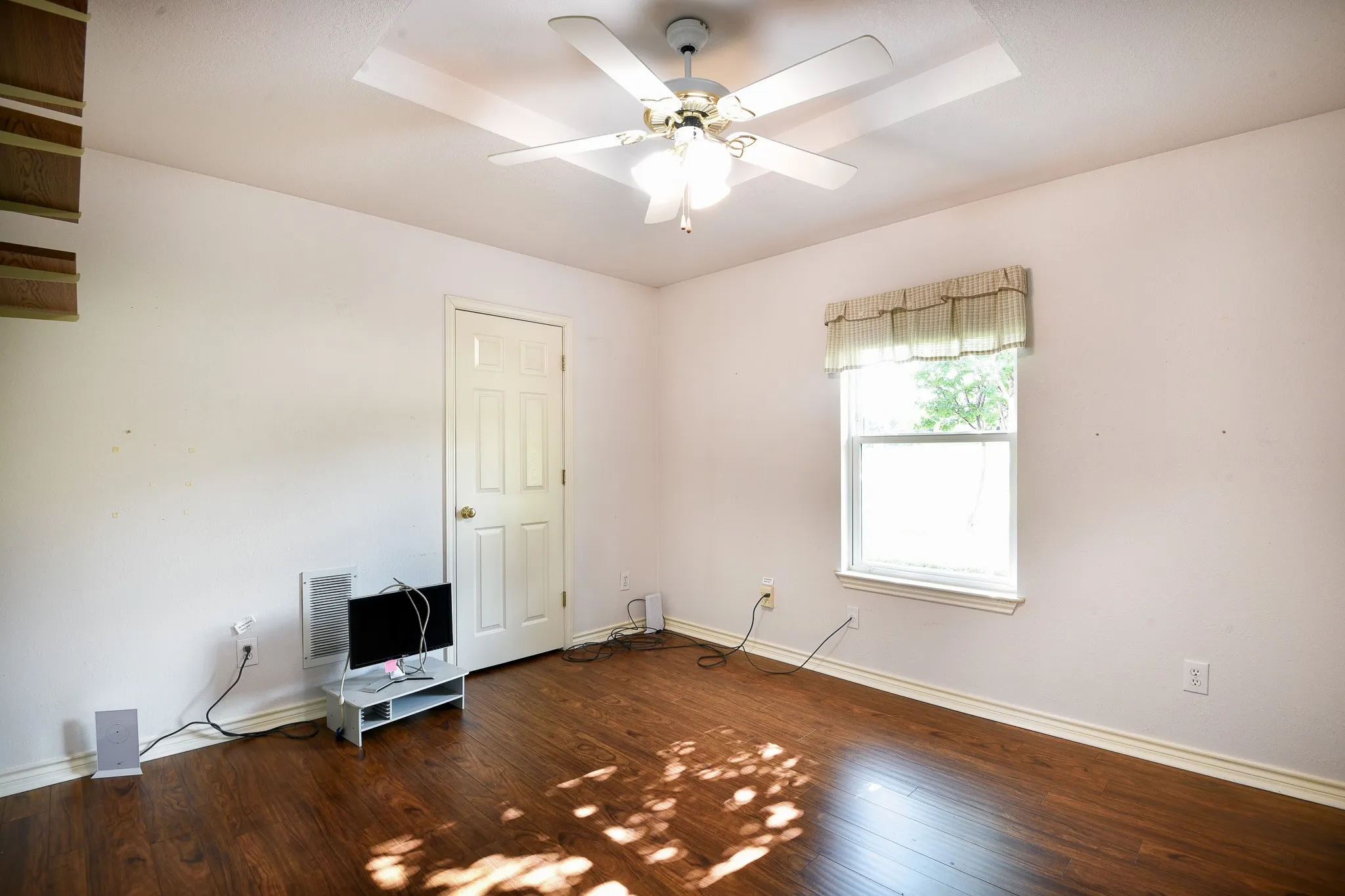 Single Family Residence For Sale in Ellis County , 3840 Blackchamp Road, Midlothian, Texas 76065, 3 Bedroom, 3 Bathroom, 2 Garage spaces, 2,363 Sqft, built in 1994, mls#21294268, Real Estate Agent in Midlothian, Homes For Sale in Ellis county, Homes For Sale in Midlothian, Realtor in Midlothian Texas, Real Estate Brokerage Independent Realty Texas, Luminita Cordes Realtor