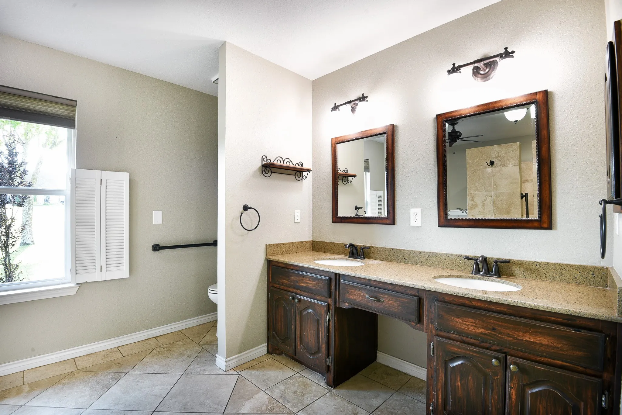 Single Family Residence For Sale in Ellis County , 3840 Blackchamp Road, Midlothian, Texas 76065, 3 Bedroom, 3 Bathroom, 2 Garage spaces, 2,363 Sqft, built in 1994, mls#21294268, Real Estate Agent in Midlothian, Homes For Sale in Ellis county, Homes For Sale in Midlothian, Realtor in Midlothian Texas, Real Estate Brokerage Independent Realty Texas, Luminita Cordes Realtor