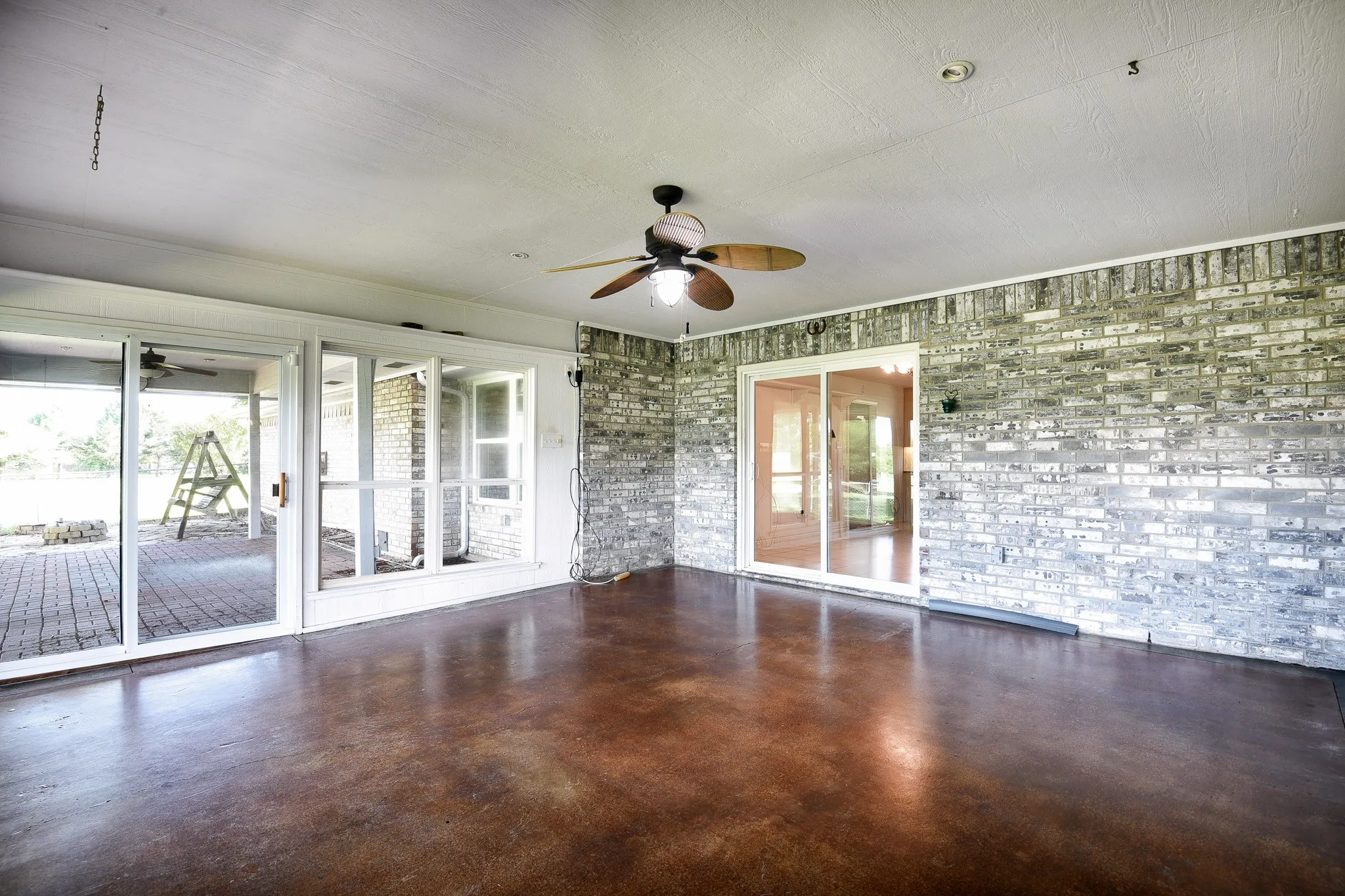 Single Family Residence For Sale in Ellis County , 3840 Blackchamp Road, Midlothian, Texas 76065, 3 Bedroom, 3 Bathroom, 2 Garage spaces, 2,363 Sqft, built in 1994, mls#21294268, Real Estate Agent in Midlothian, Homes For Sale in Ellis county, Homes For Sale in Midlothian, Realtor in Midlothian Texas, Real Estate Brokerage Independent Realty Texas, Luminita Cordes Realtor
