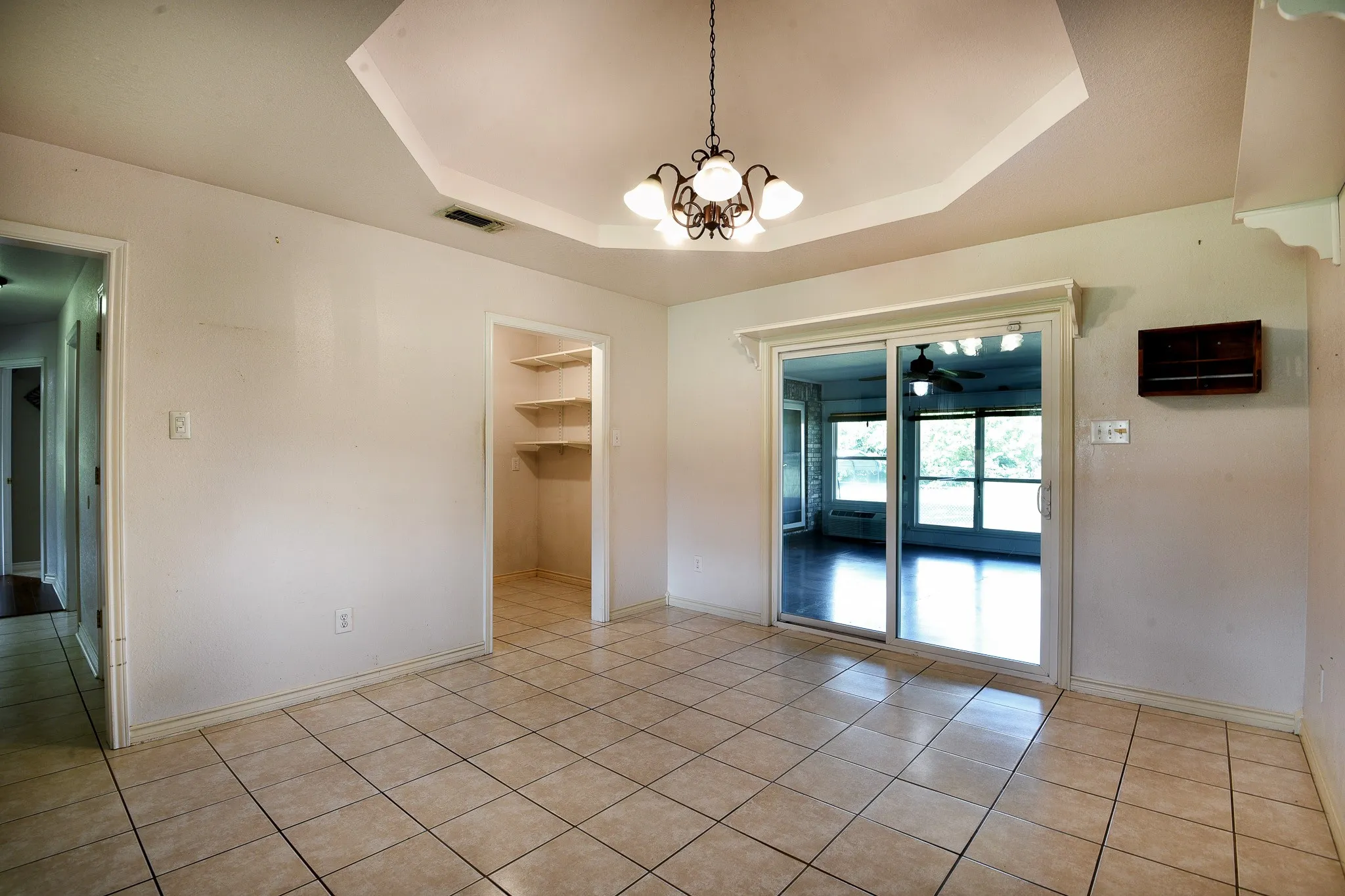 Single Family Residence For Sale in Ellis County , 3840 Blackchamp Road, Midlothian, Texas 76065, 3 Bedroom, 3 Bathroom, 2 Garage spaces, 2,363 Sqft, built in 1994, mls#21294268, Real Estate Agent in Midlothian, Homes For Sale in Ellis county, Homes For Sale in Midlothian, Realtor in Midlothian Texas, Real Estate Brokerage Independent Realty Texas, Luminita Cordes Realtor