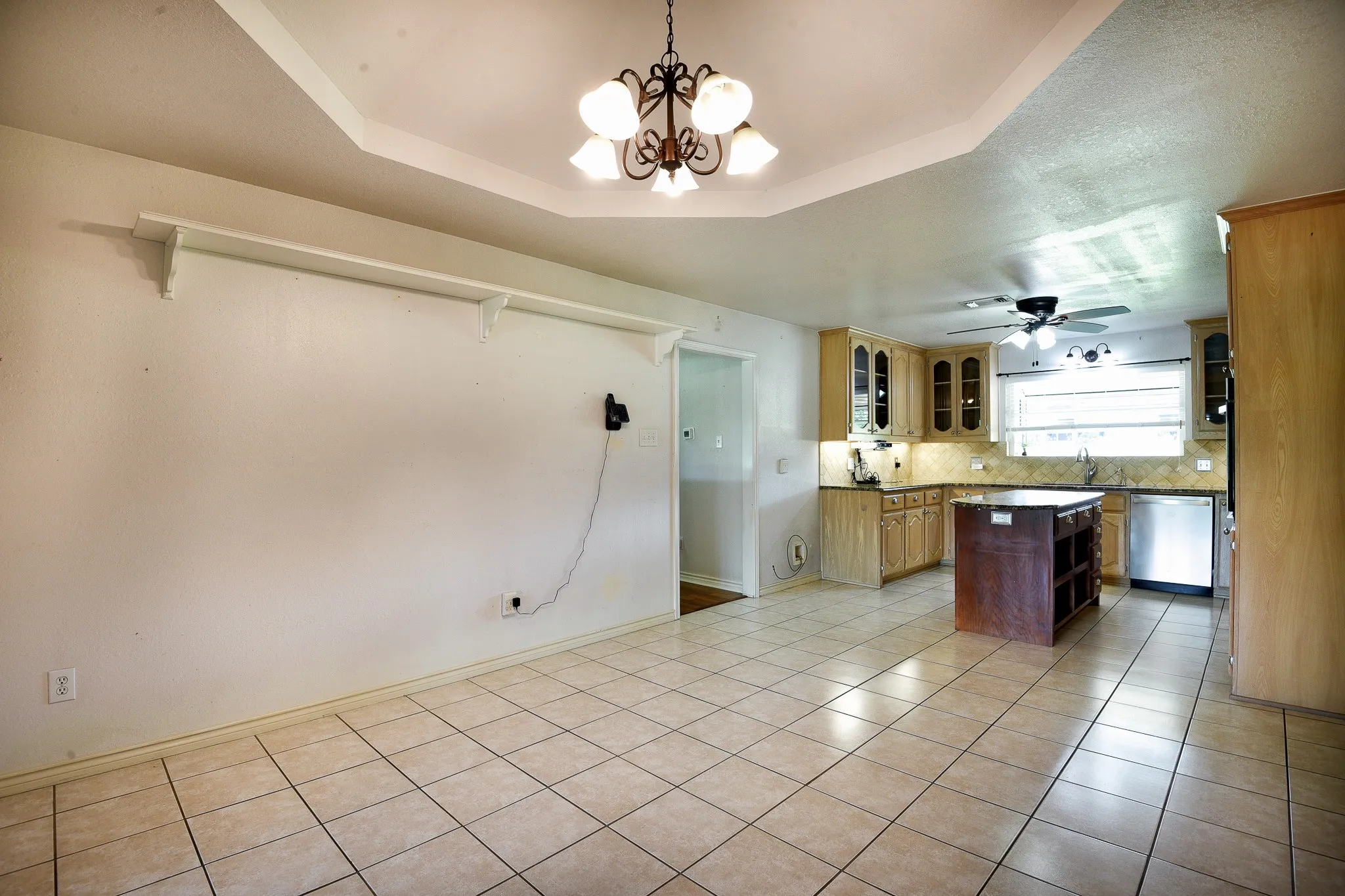 Single Family Residence For Sale in Ellis County , 3840 Blackchamp Road, Midlothian, Texas 76065, 3 Bedroom, 3 Bathroom, 2 Garage spaces, 2,363 Sqft, built in 1994, mls#21294268, Real Estate Agent in Midlothian, Homes For Sale in Ellis county, Homes For Sale in Midlothian, Realtor in Midlothian Texas, Real Estate Brokerage Independent Realty Texas, Luminita Cordes Realtor