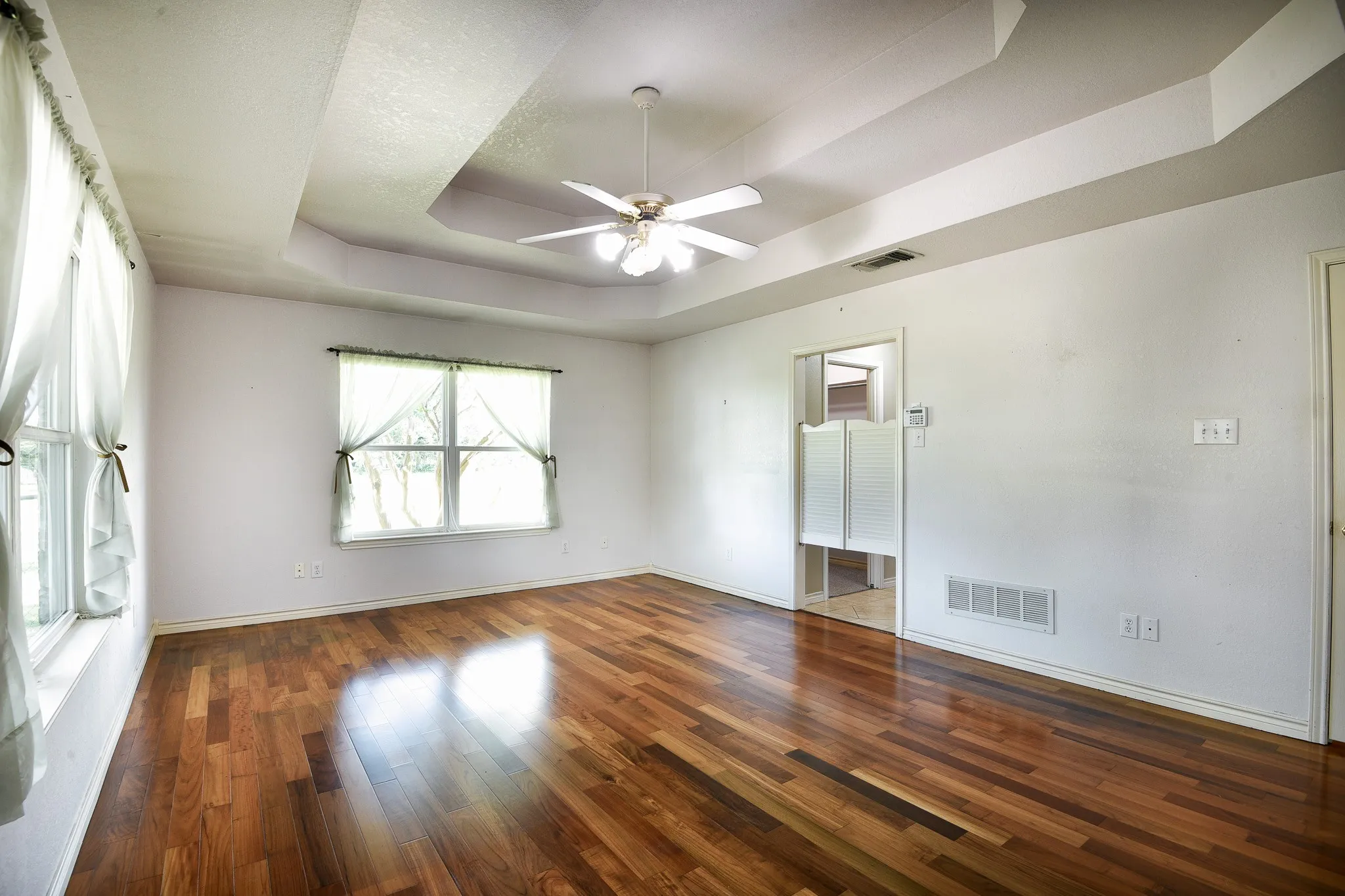 Single Family Residence For Sale in Ellis County , 3840 Blackchamp Road, Midlothian, Texas 76065, 3 Bedroom, 3 Bathroom, 2 Garage spaces, 2,363 Sqft, built in 1994, mls#21294268, Real Estate Agent in Midlothian, Homes For Sale in Ellis county, Homes For Sale in Midlothian, Realtor in Midlothian Texas, Real Estate Brokerage Independent Realty Texas, Luminita Cordes Realtor