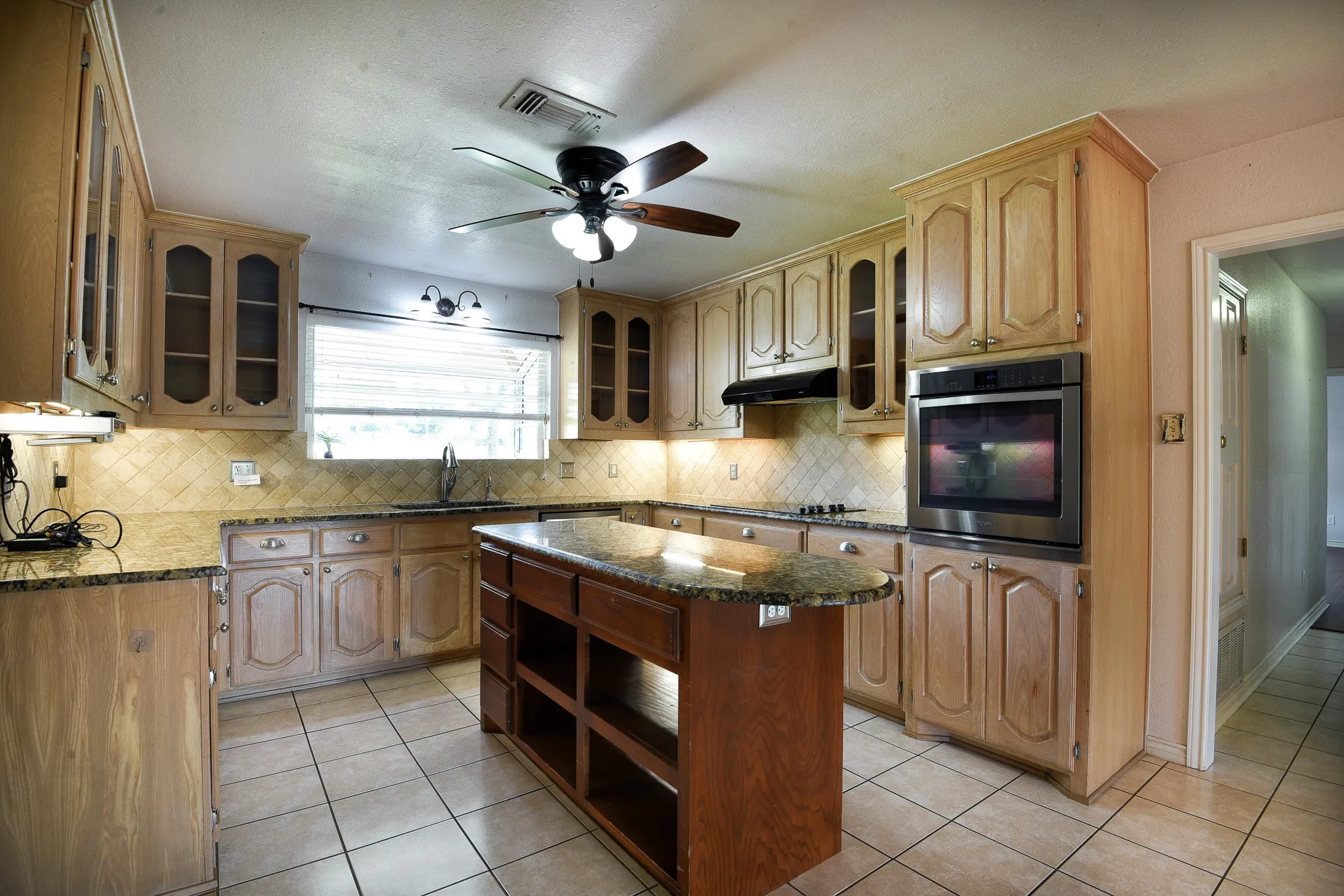 Single Family Residence For Sale in Ellis County , 3840 Blackchamp Road, Midlothian, Texas 76065, 3 Bedroom, 3 Bathroom, 2 Garage spaces, 2,363 Sqft, built in 1994, mls#21294268, Real Estate Agent in Midlothian, Homes For Sale in Ellis county, Homes For Sale in Midlothian, Realtor in Midlothian Texas, Real Estate Brokerage Independent Realty Texas, Luminita Cordes Realtor