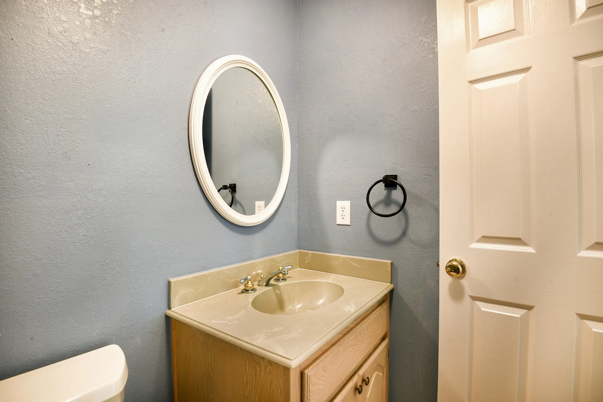 Single Family Residence For Sale in Ellis County , 3840 Blackchamp Road, Midlothian, Texas 76065, 3 Bedroom, 3 Bathroom, 2 Garage spaces, 2,363 Sqft, built in 1994, mls#21294268, Real Estate Agent in Midlothian, Homes For Sale in Ellis county, Homes For Sale in Midlothian, Realtor in Midlothian Texas, Real Estate Brokerage Independent Realty Texas, Luminita Cordes Realtor