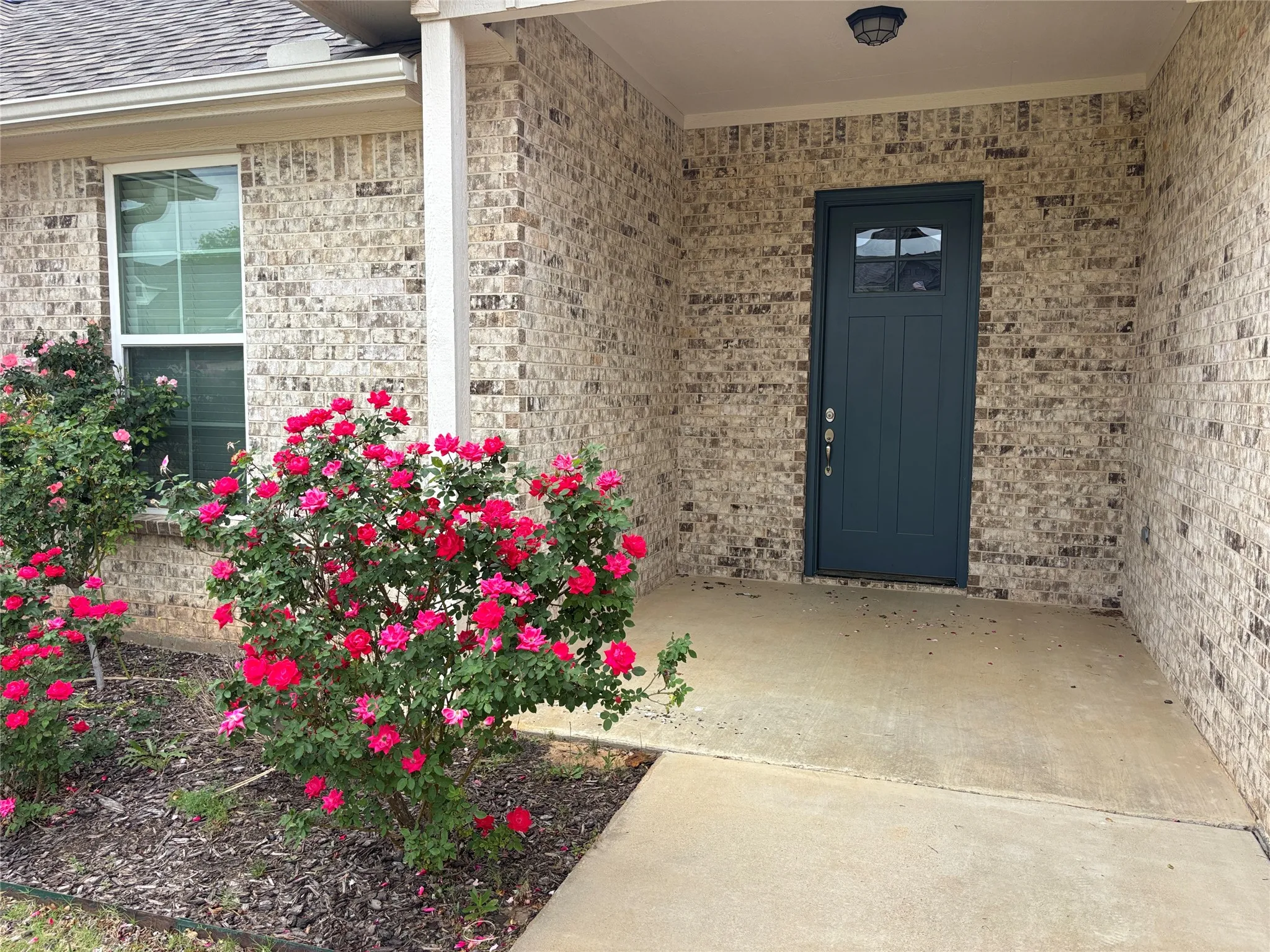 Single Family Residence For Sale in Smith County , 16208 Tulare, Lindale, Texas 75771, 4 Bedrooms, 2 Bathrooms, 2 Garage spaces, 2,084 Sqft, built in 2022, Price $374,900, mls#21294897, Real Estate Agent in Lindale, Homes For Sale in Smith county, Homes For Sale in Lindale, Realtor in Lindale Texas, Real Estate Brokerage Independent Realty Texas, Luminita Cordes Realtor