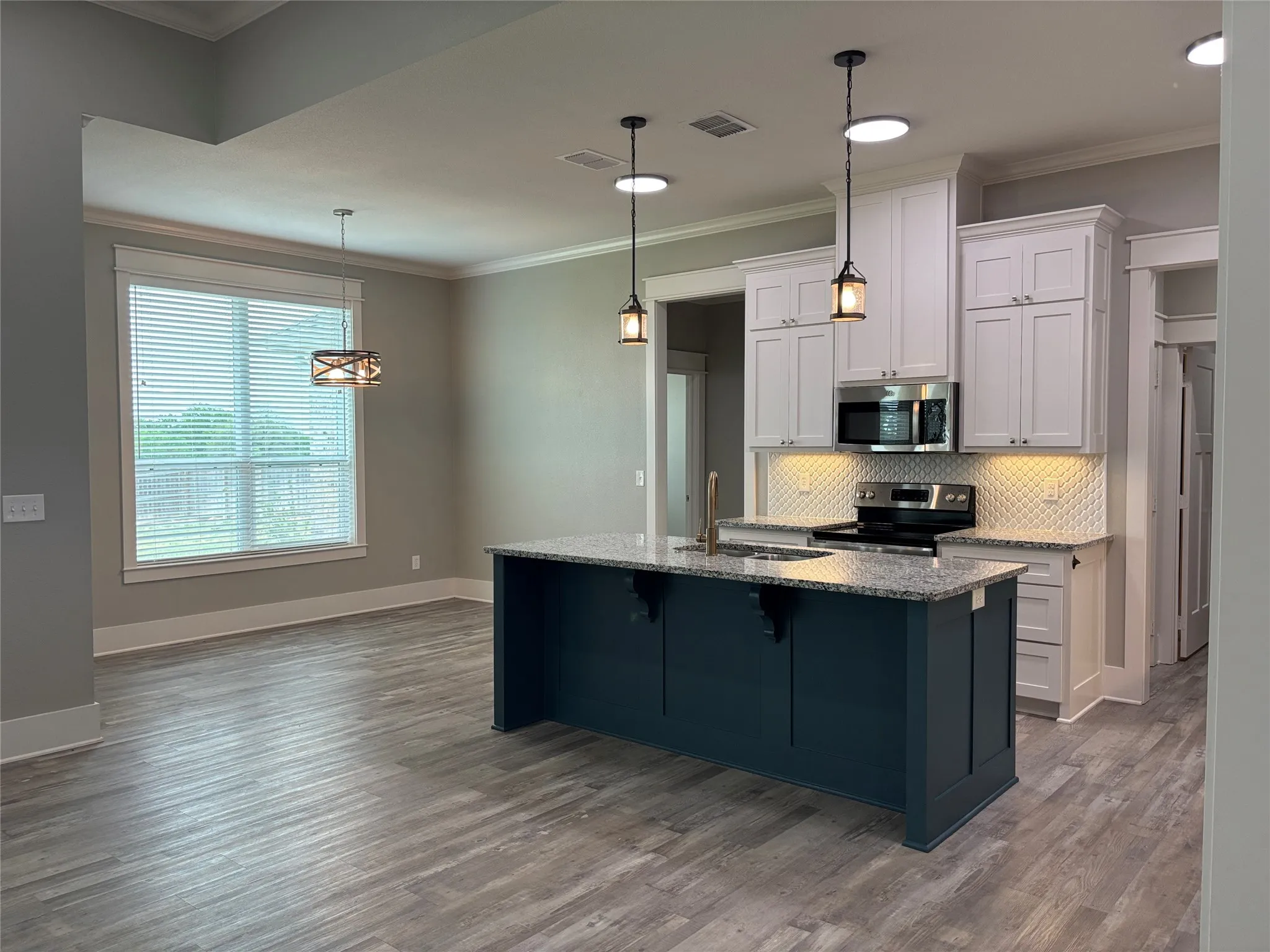 Single Family Residence For Sale in Smith County , 16208 Tulare, Lindale, Texas 75771, 4 Bedrooms, 2 Bathrooms, 2 Garage spaces, 2,084 Sqft, built in 2022, Price $374,900, mls#21294897, Real Estate Agent in Lindale, Homes For Sale in Smith county, Homes For Sale in Lindale, Realtor in Lindale Texas, Real Estate Brokerage Independent Realty Texas, Luminita Cordes Realtor