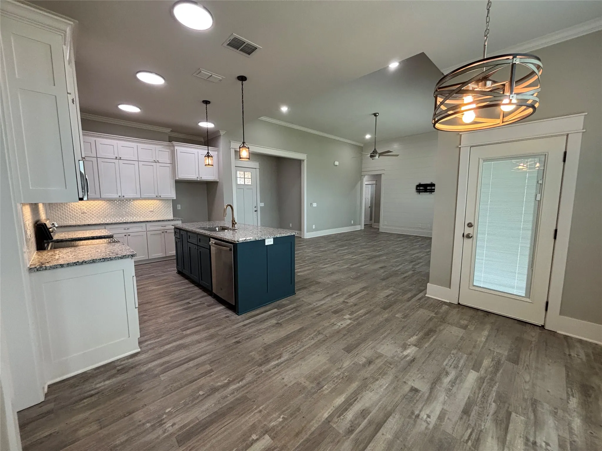Single Family Residence For Sale in Smith County , 16208 Tulare, Lindale, Texas 75771, 4 Bedrooms, 2 Bathrooms, 2 Garage spaces, 2,084 Sqft, built in 2022, Price $374,900, mls#21294897, Real Estate Agent in Lindale, Homes For Sale in Smith county, Homes For Sale in Lindale, Realtor in Lindale Texas, Real Estate Brokerage Independent Realty Texas, Luminita Cordes Realtor