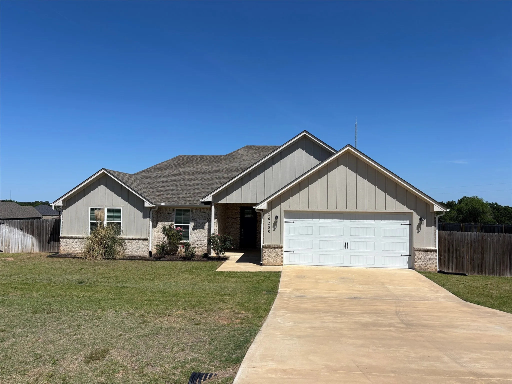 Single Family Residence For Sale in Smith County , 16208 Tulare, Lindale, Texas 75771, 4 Bedrooms, 2 Bathrooms, 2 Garage spaces, 2,084 Sqft, built in 2022, Price $374,900, mls#21294897, Real Estate Agent in Lindale, Homes For Sale in Smith county, Homes For Sale in Lindale, Realtor in Lindale Texas, Real Estate Brokerage Independent Realty Texas, Luminita Cordes Realtor