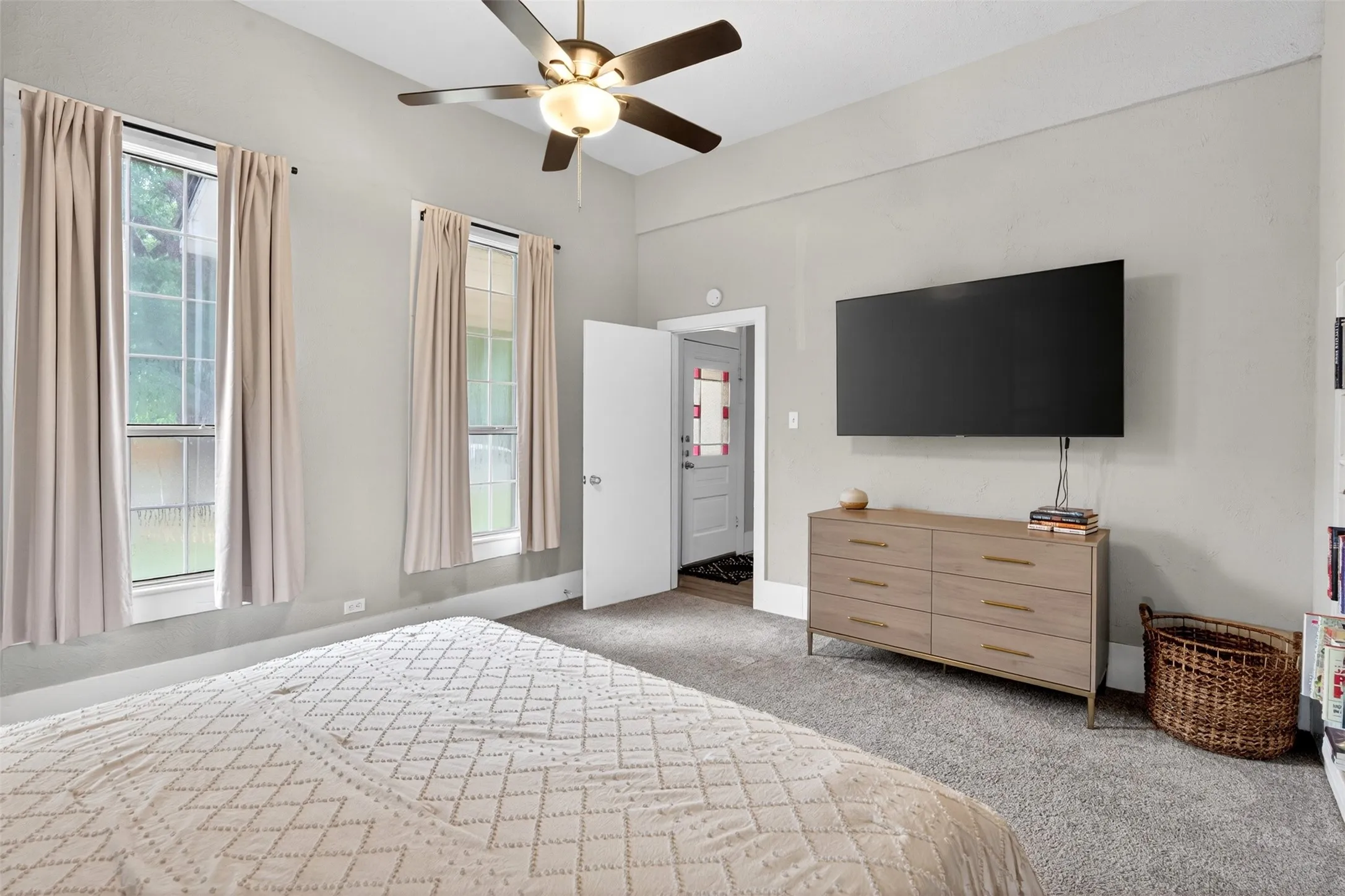 Single Family Residence For Sale in Johnson County , 107 S Washington Street, Cleburne, Texas 76031, 3 Bedroom, 1 Bathroom, Garage spaces, 1,411 Sqft, built in 1960, mls#21294911, Real Estate Agent in Cleburne, Homes For Sale in Johnson county, Homes For Sale in Cleburne, Realtor in Cleburne Texas, Real Estate Brokerage Independent Realty Texas, Luminita Cordes Realtor