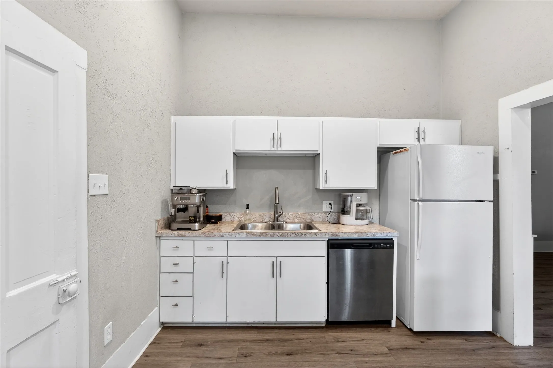 Single Family Residence For Sale in Johnson County , 107 S Washington Street, Cleburne, Texas 76031, 3 Bedroom, 1 Bathroom, Garage spaces, 1,411 Sqft, built in 1960, mls#21294911, Real Estate Agent in Cleburne, Homes For Sale in Johnson county, Homes For Sale in Cleburne, Realtor in Cleburne Texas, Real Estate Brokerage Independent Realty Texas, Luminita Cordes Realtor