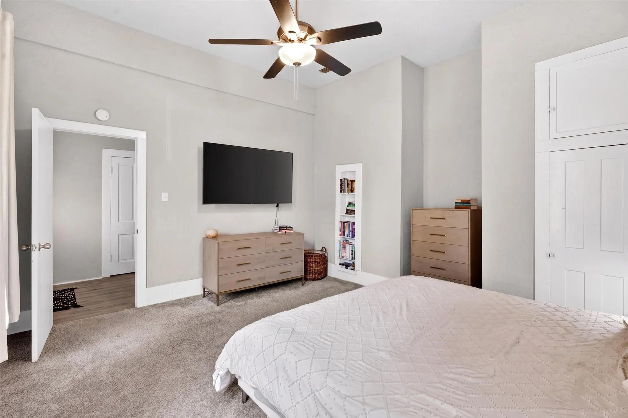 Single Family Residence For Sale in Johnson County , 107 S Washington Street, Cleburne, Texas 76031, 3 Bedroom, 1 Bathroom, Garage spaces, 1,411 Sqft, built in 1960, mls#21294911, Real Estate Agent in Cleburne, Homes For Sale in Johnson county, Homes For Sale in Cleburne, Realtor in Cleburne Texas, Real Estate Brokerage Independent Realty Texas, Luminita Cordes Realtor